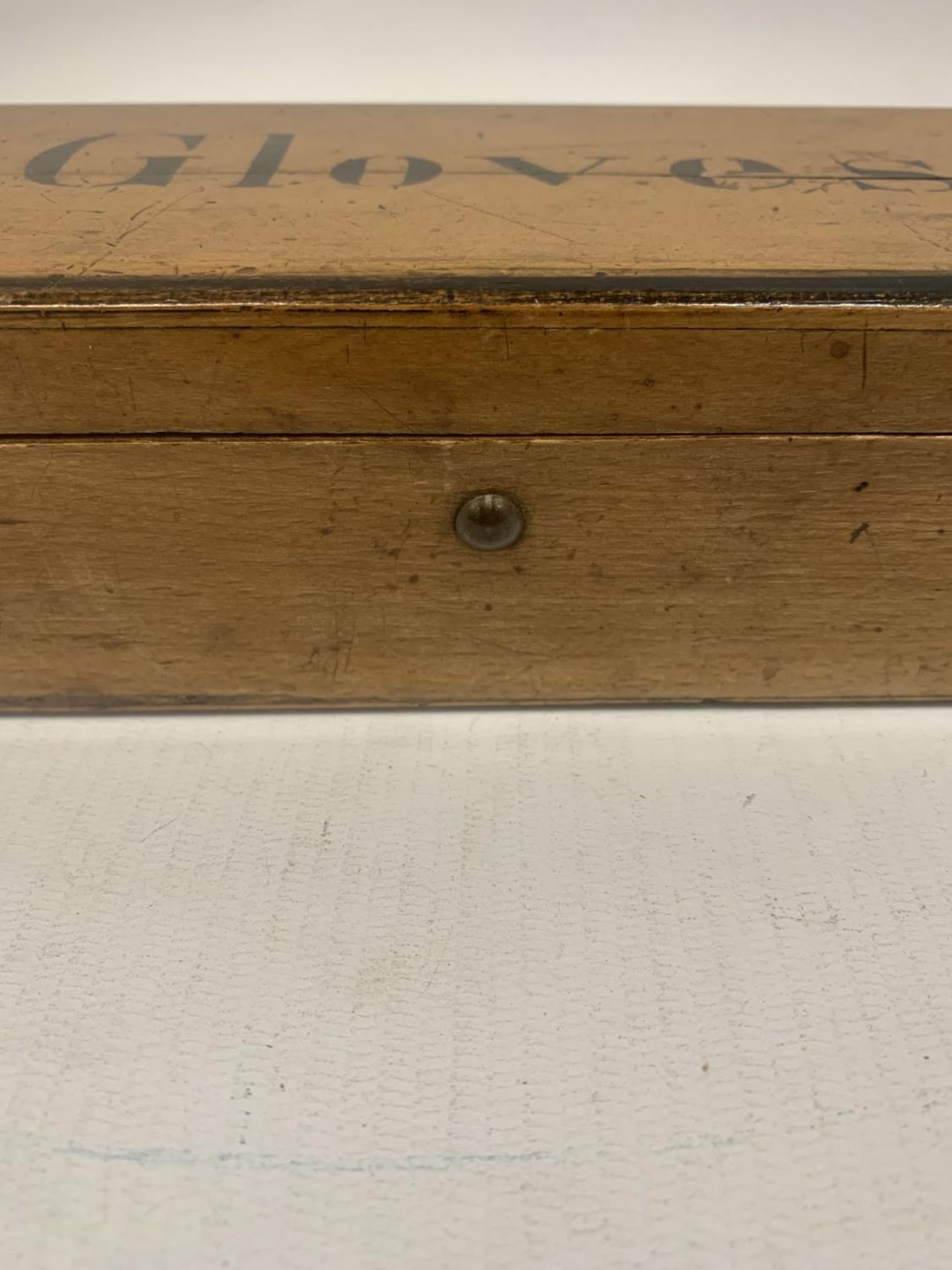 A VINTAGE OAK GLOVE BOX - Image 3 of 5