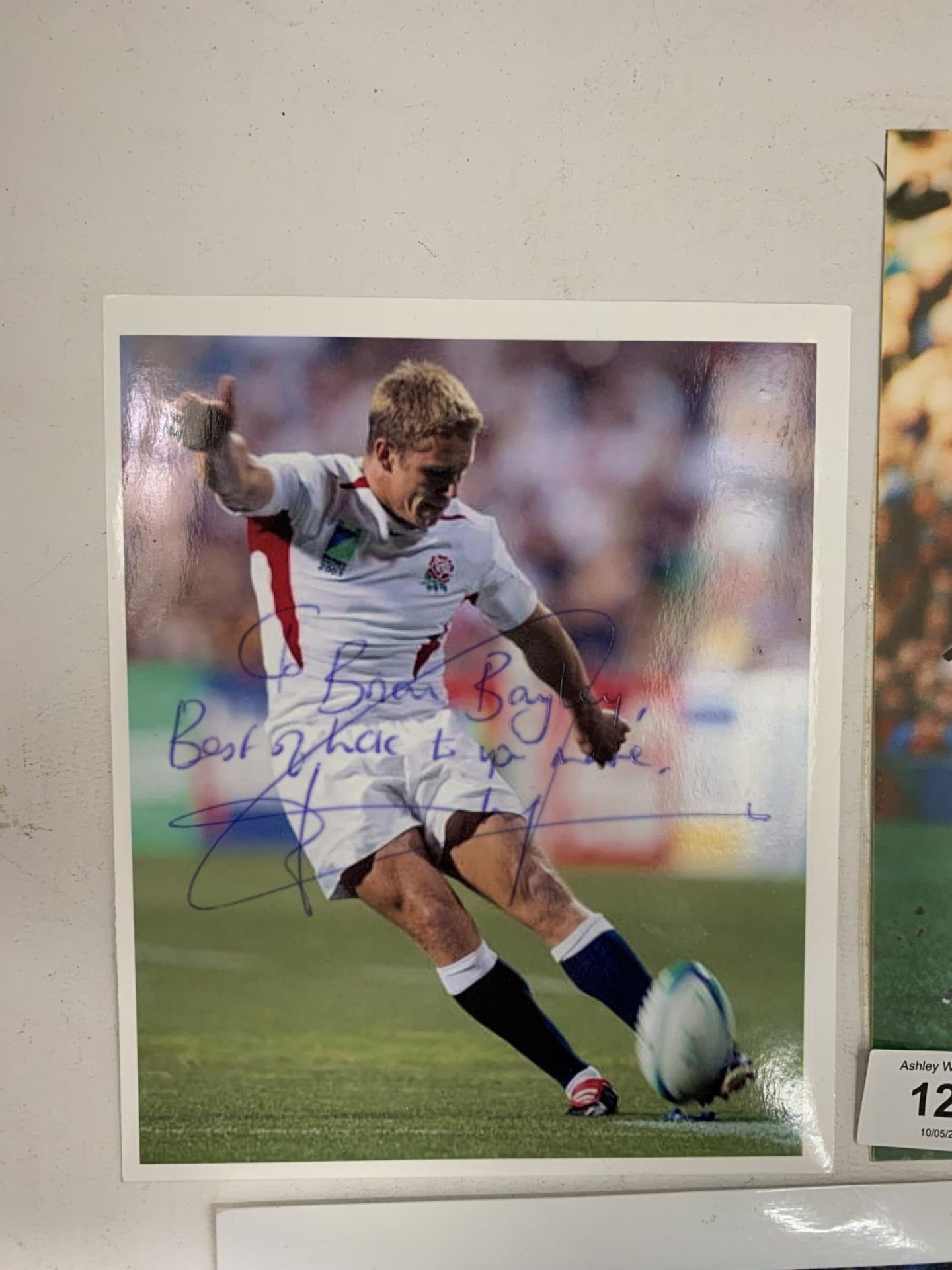 THREE SIGNED PICTURES OF RUGBY UNION PLAYERS - JOE ROKOOKO, JOHNNY WILKINSON AND JEREMY GUSCOTT - NO - Image 2 of 5