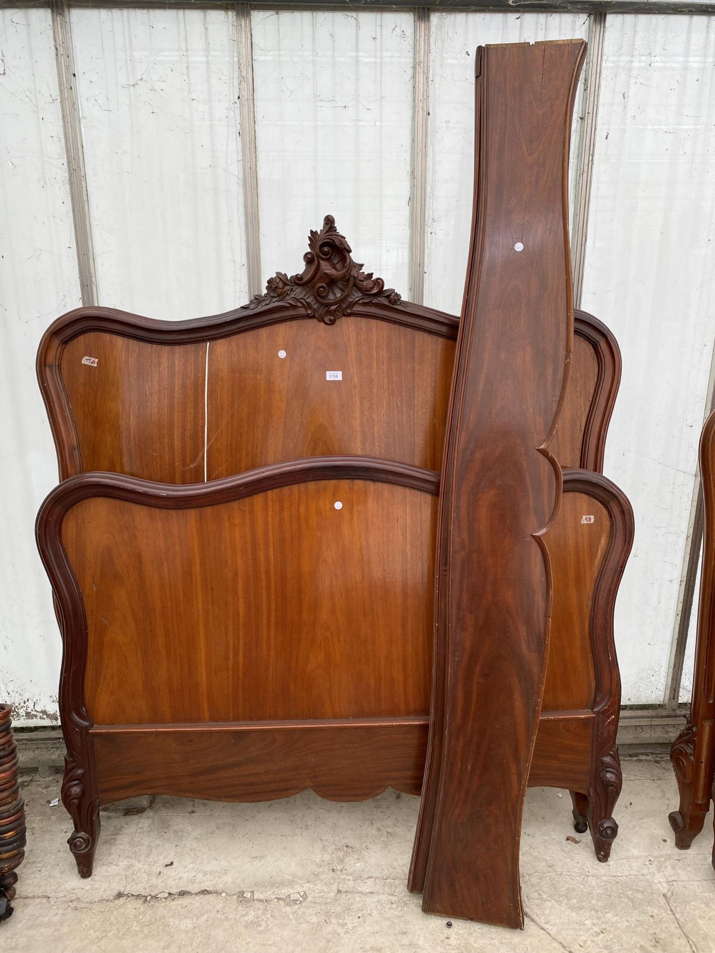 A VICTORIAN MAHOGANY CONTINENTAL BED HEAD AND FOOT, 46"