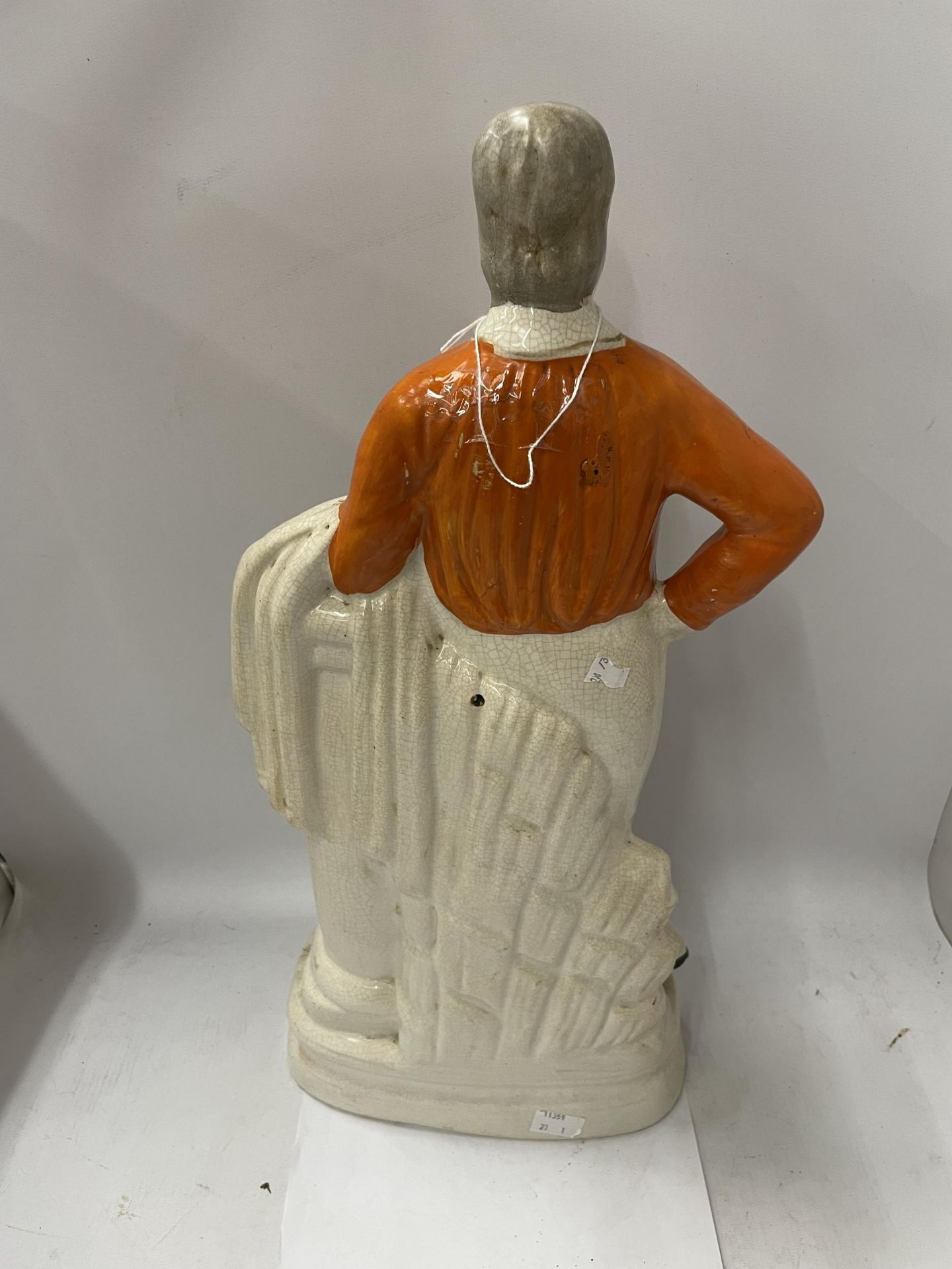 A LARGE STAFFORDSHIRE POTTERY FIGURE OF GARIBALDI HEIGHT 48CM - Image 3 of 3