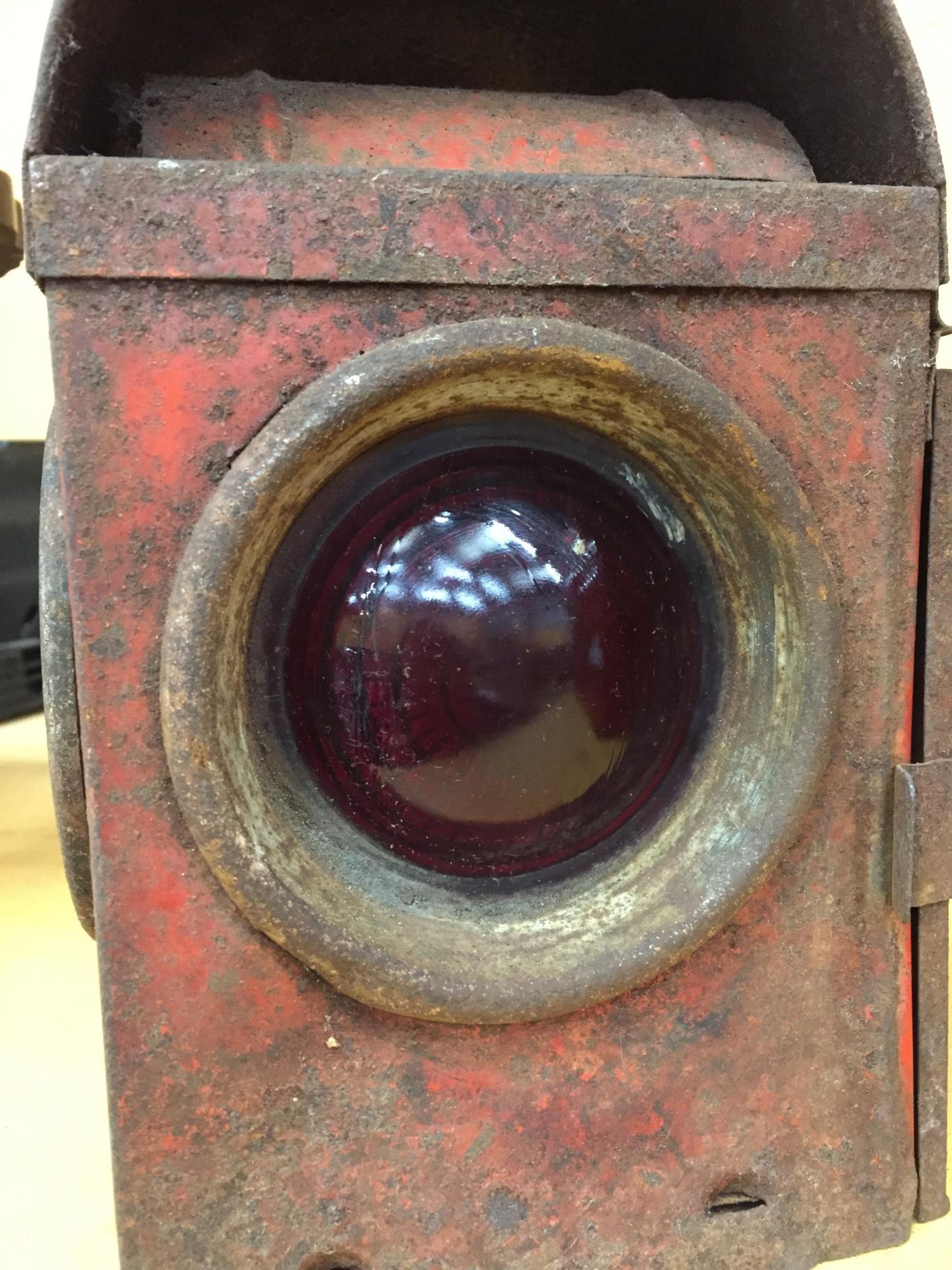 A VINTAGE METAL SILVER CIRCLE RAILWAY ROAD WORKS LAMP - Image 2 of 4