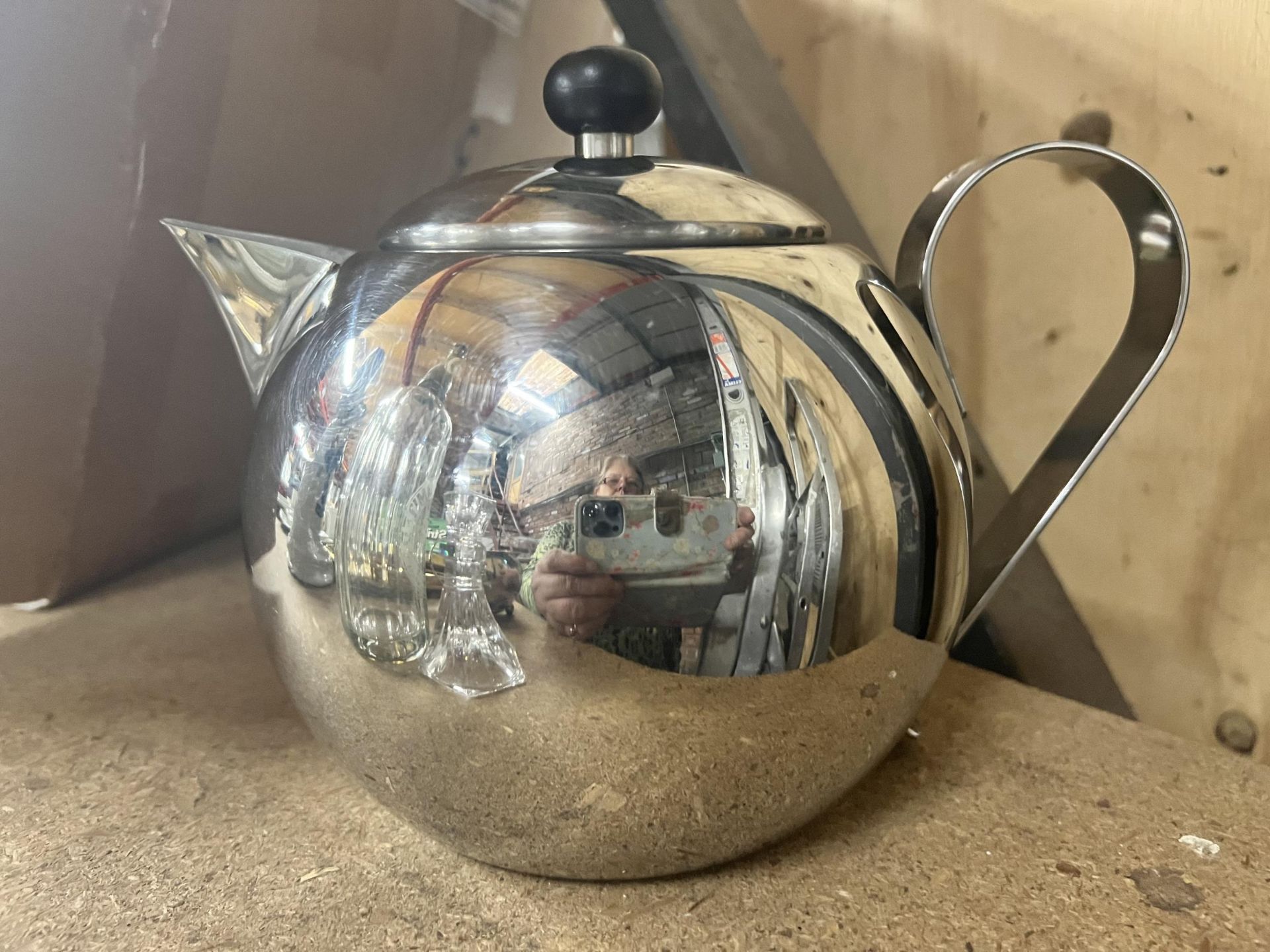 A SILVER PLATED TEAPOT, SUGAR BOWL AND CREAM JUG - Image 2 of 3