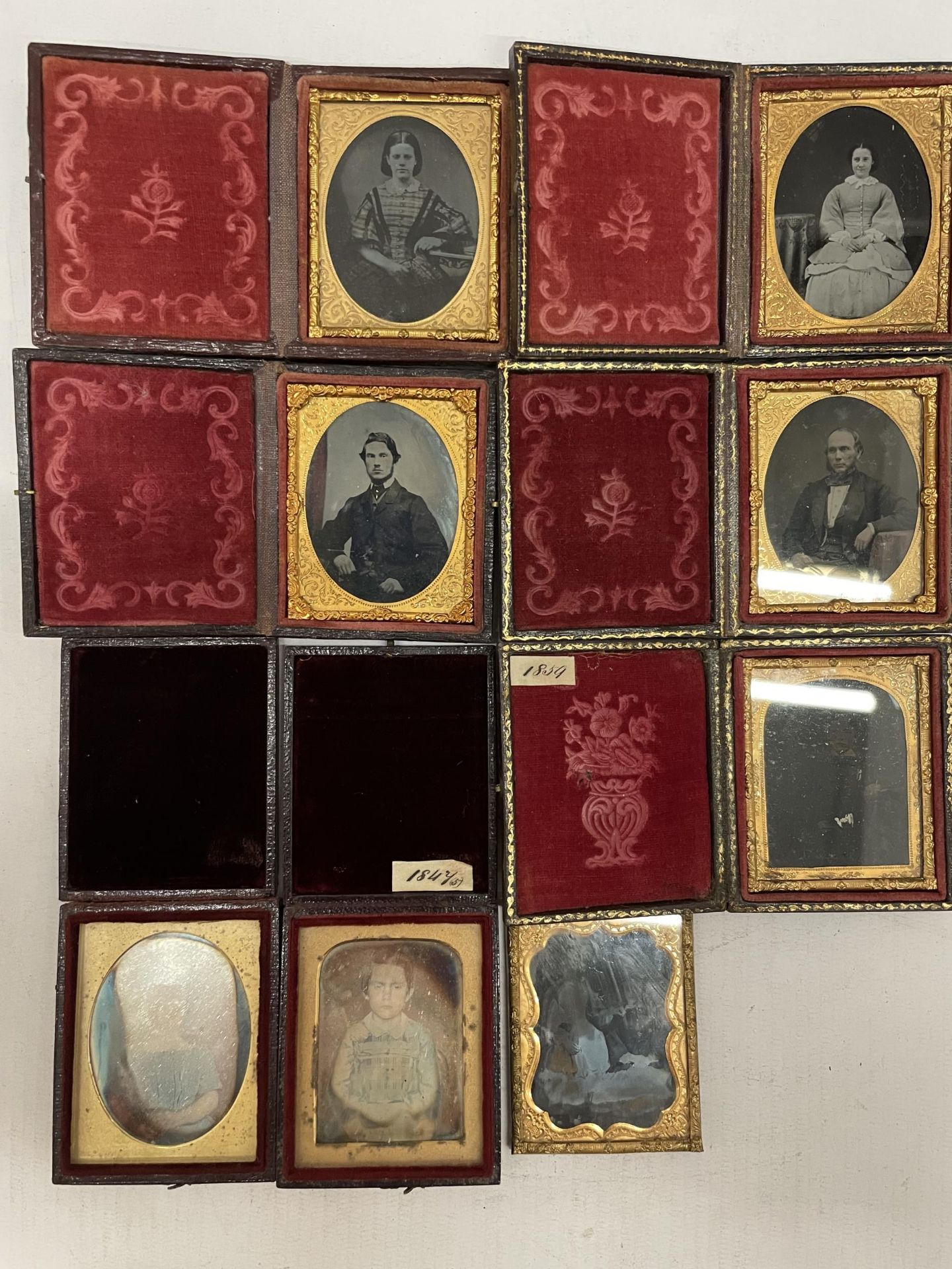 A COLLECTION OF VICTORIAN PORTRAITS IN GILT FRAMES AND ORIGINAL LEATHER CASES