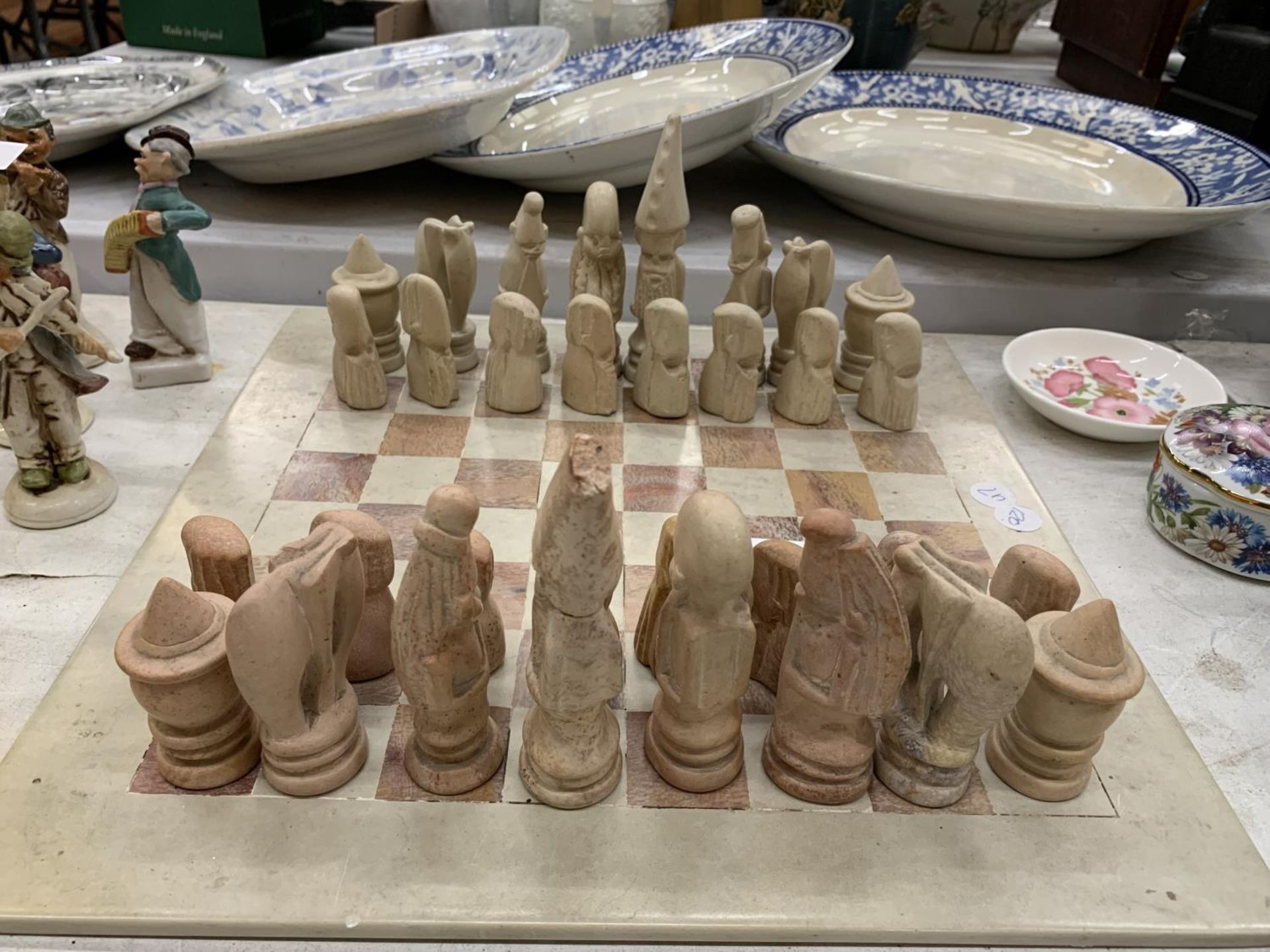 A MARBLE STYLE CHESS BOARD AND PIECES - 1 A/F