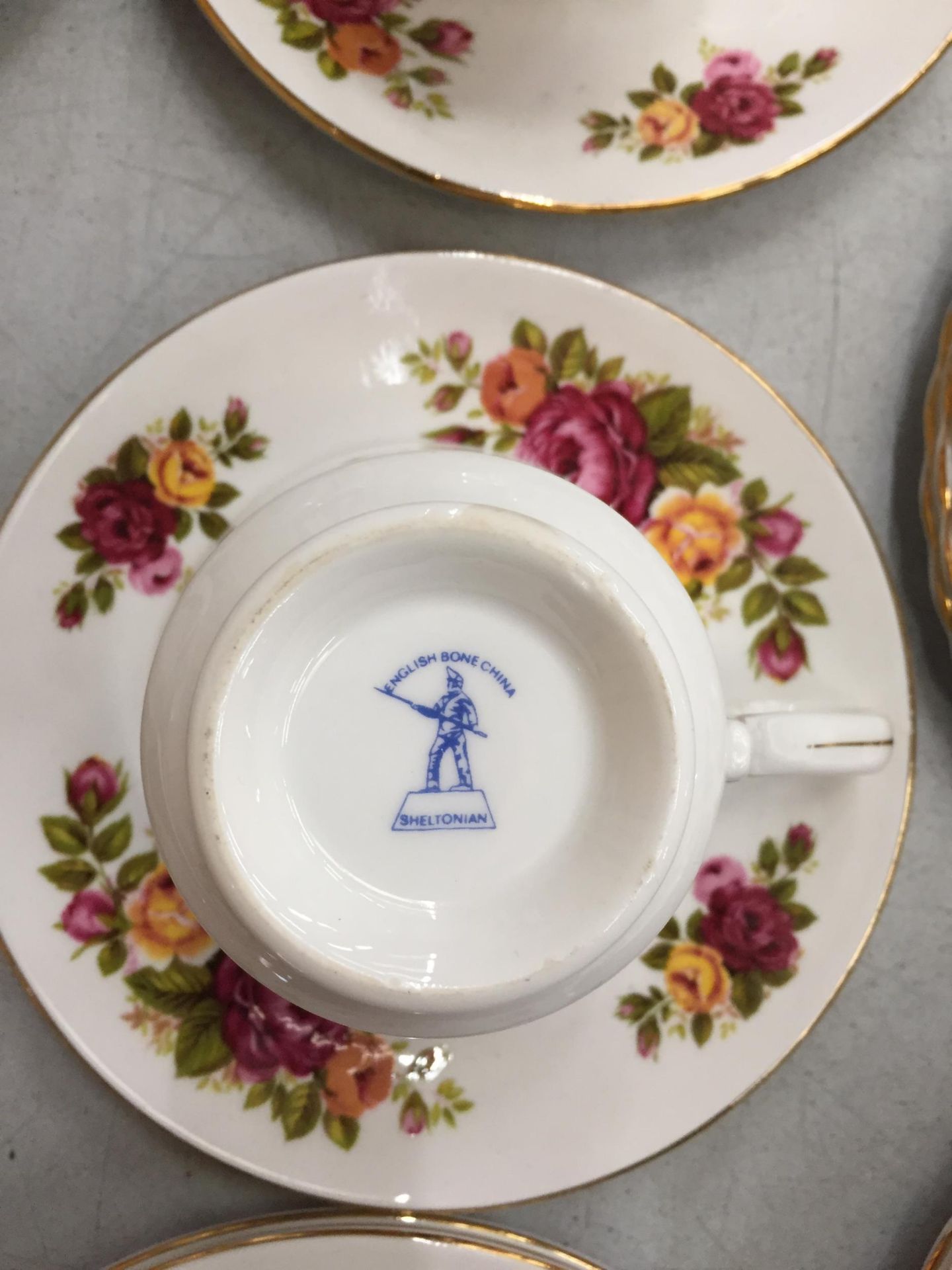 A QUANTITY OF TEAWARE TO INCLUDE ROYAL IMPERIAL CUPS, SAUCERS AND CREAM JUG, PLUS COUNTRY ROSE STYLE - Image 6 of 8