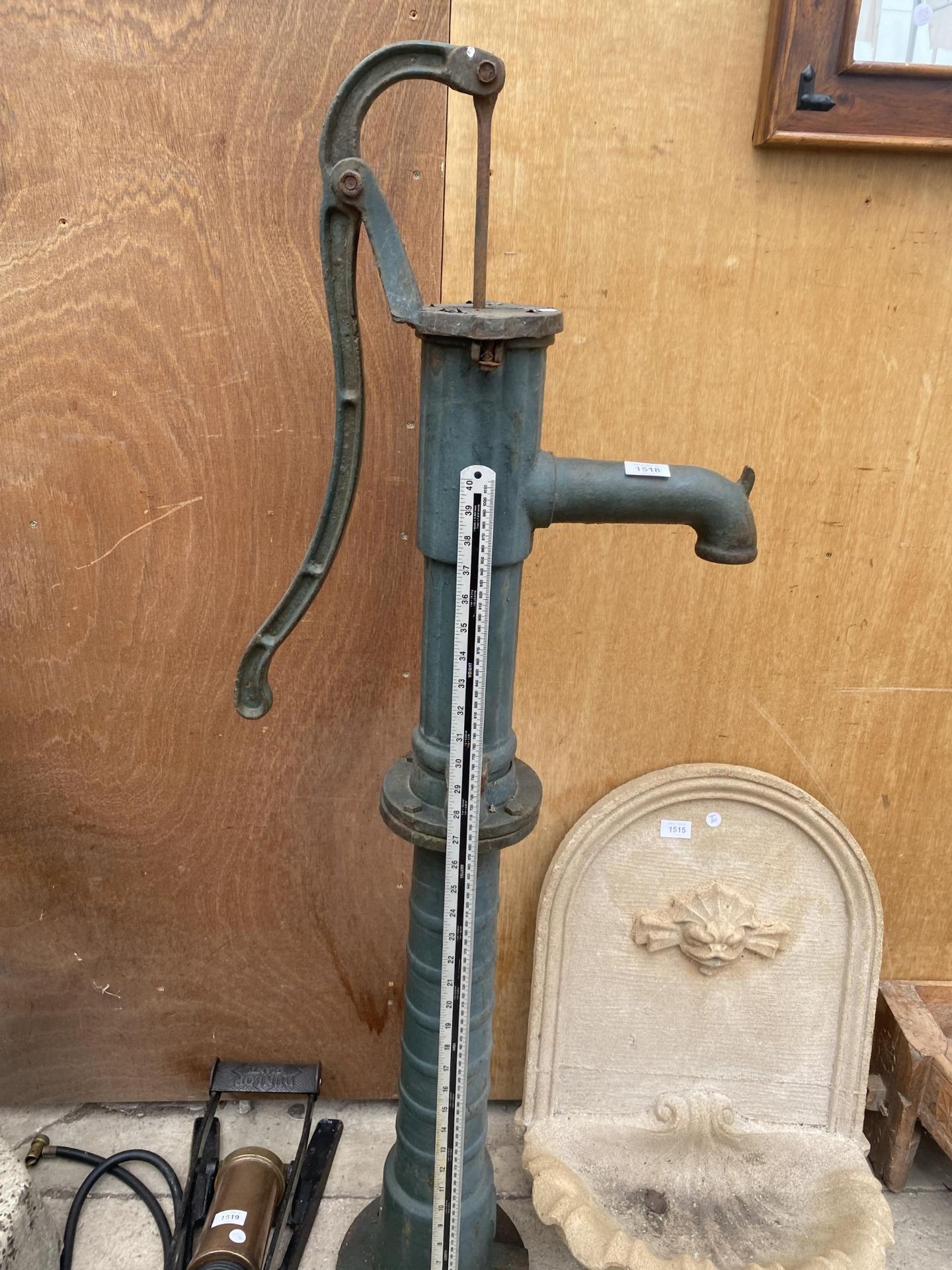 A VINTAGE CAST IRON WELL WATER PUMP - Image 3 of 4