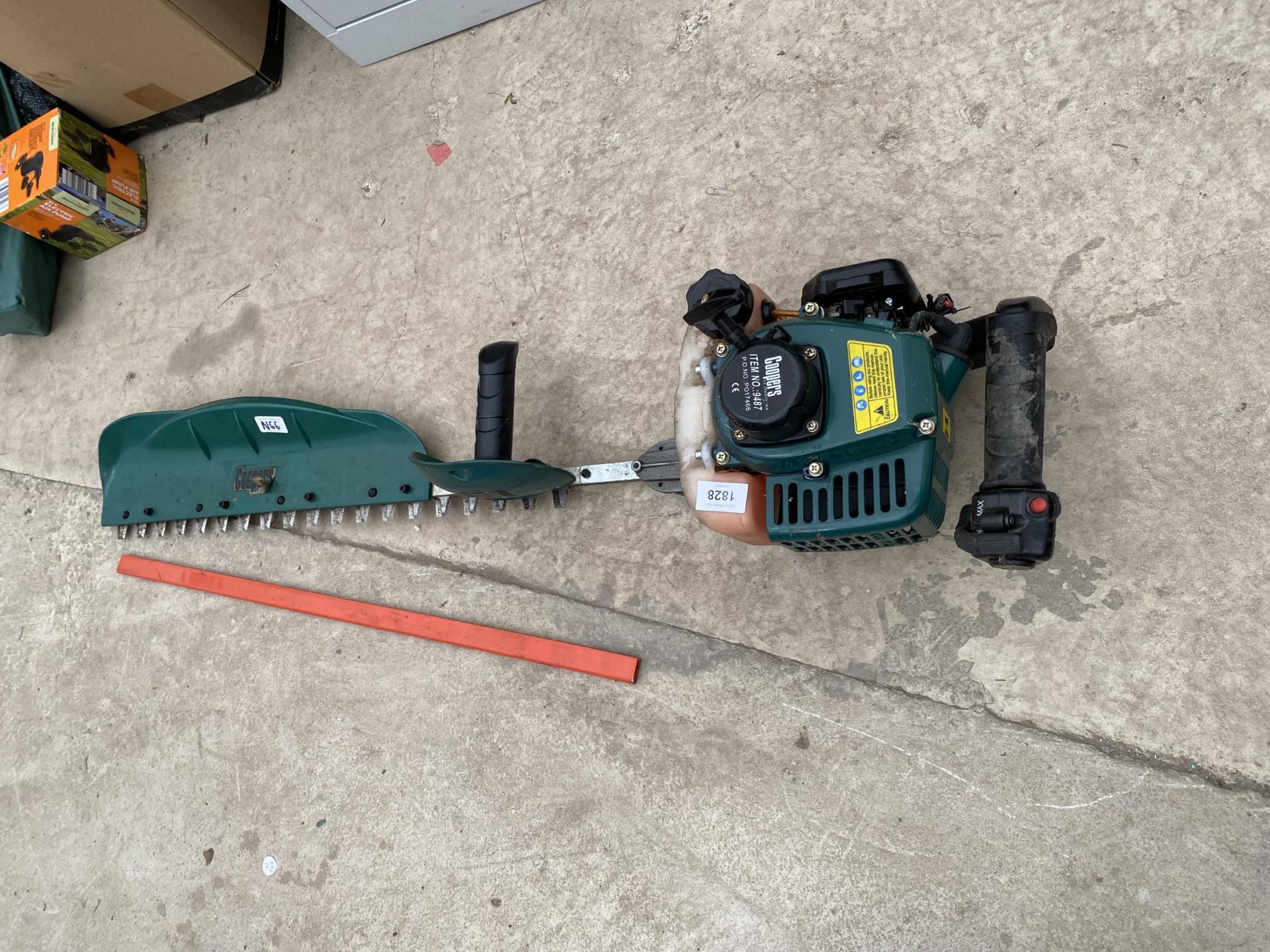 A COPPERS 9487 PETROL HEDGE TRIMMER