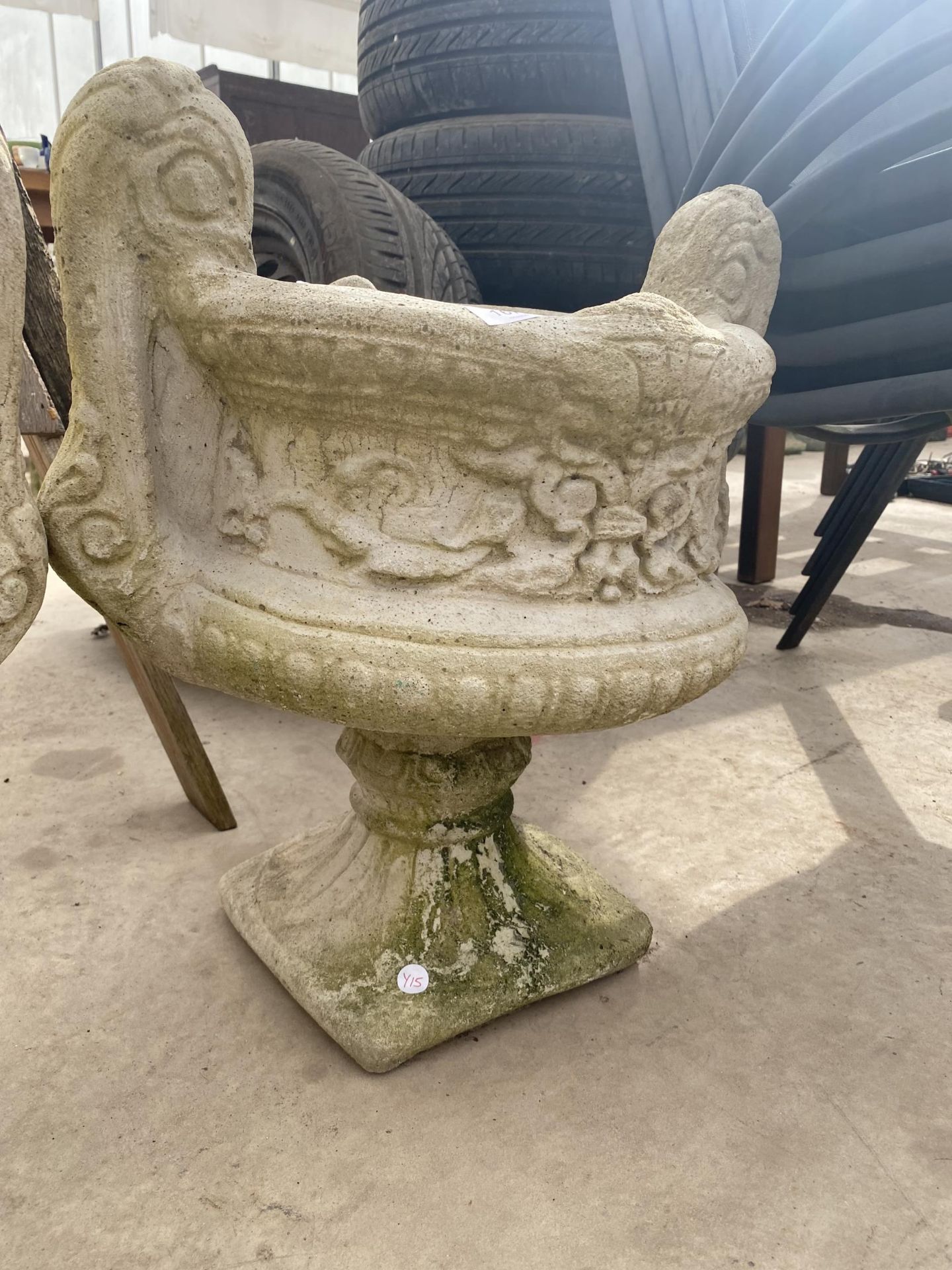 A PAIR OF CONCERETE URN PLANTERS ON PEDESTAL BASES (H:54CM) - Image 3 of 5