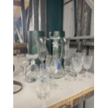 A QUANTITY OF GLASSWARE TO INCLUDE TWO BOXED 'COUNTRY IMAGES' CHAMPAGNE FLUTES OF HEREFORD