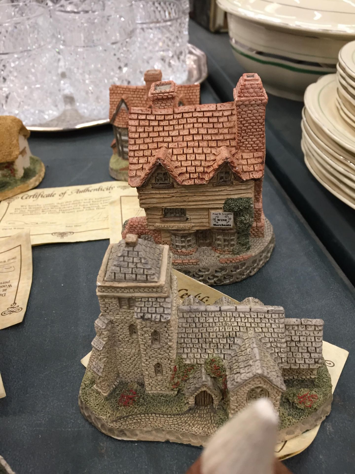 A COLLECTION OF DAVID WINTER COTTAGE MODELS - Image 2 of 4