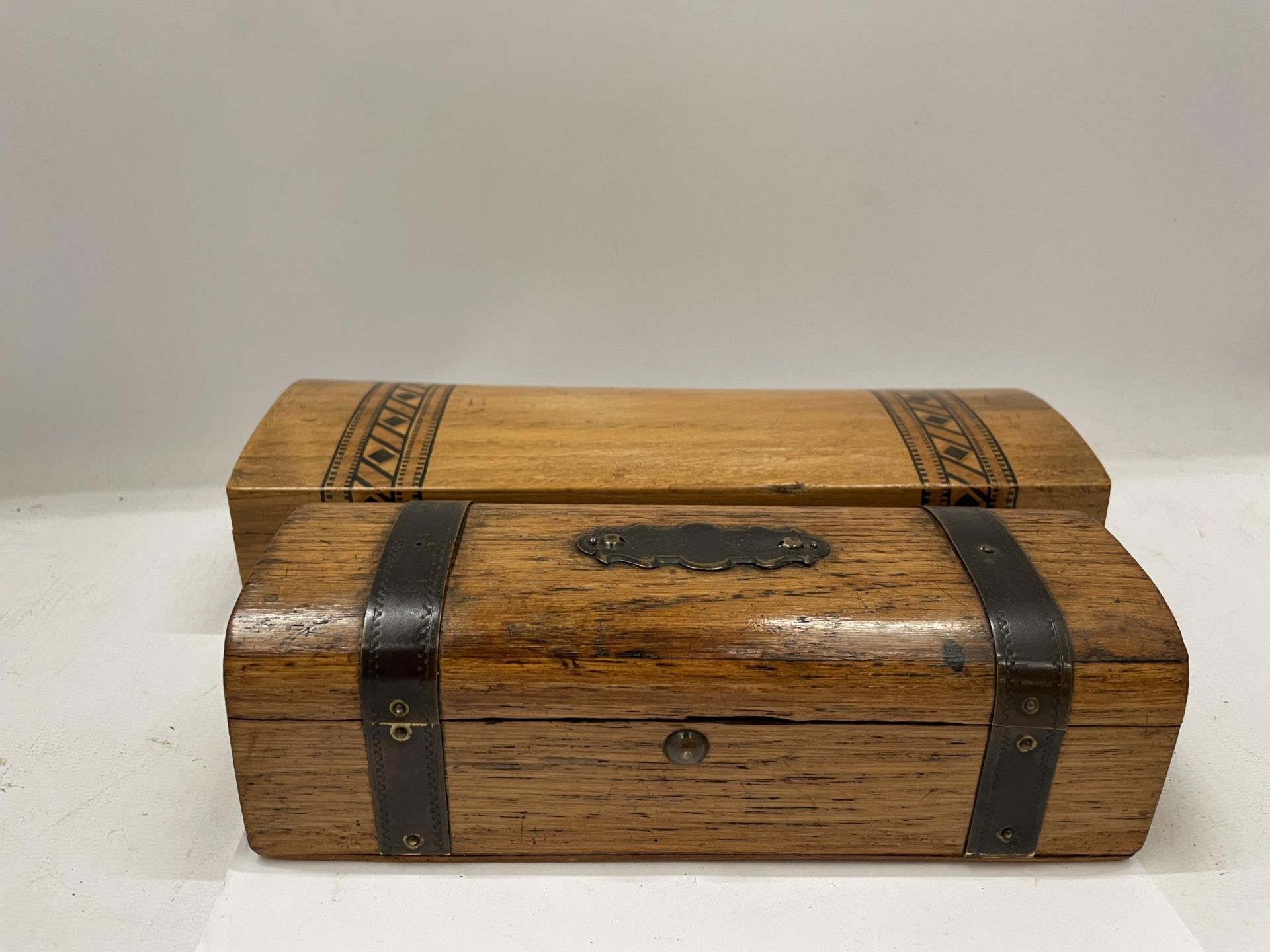 TWO VINTAGE WOODEN GLOVE BOXES - ONE INLAID AND ONE METAL BOUND - Image 2 of 4