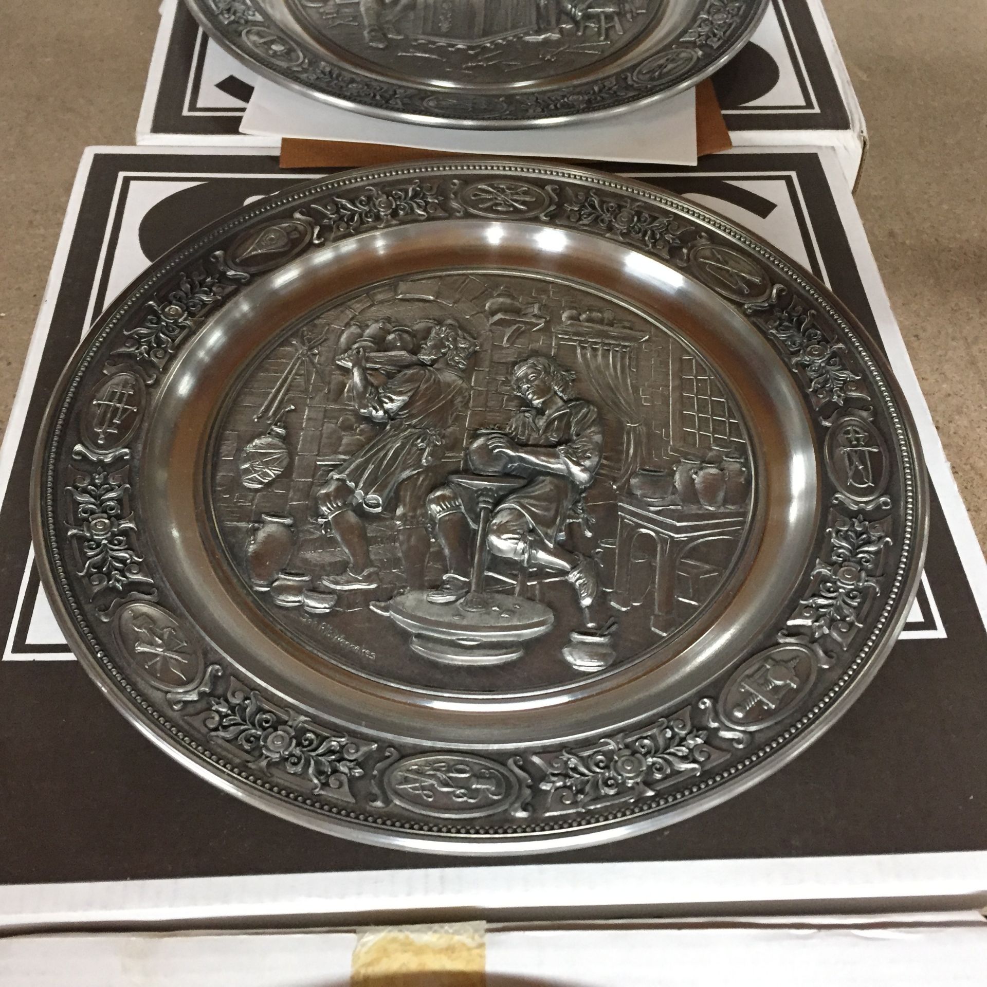 THREE BOXED PEWTER EFFECT COLLECTABLE PLATES - Image 3 of 4