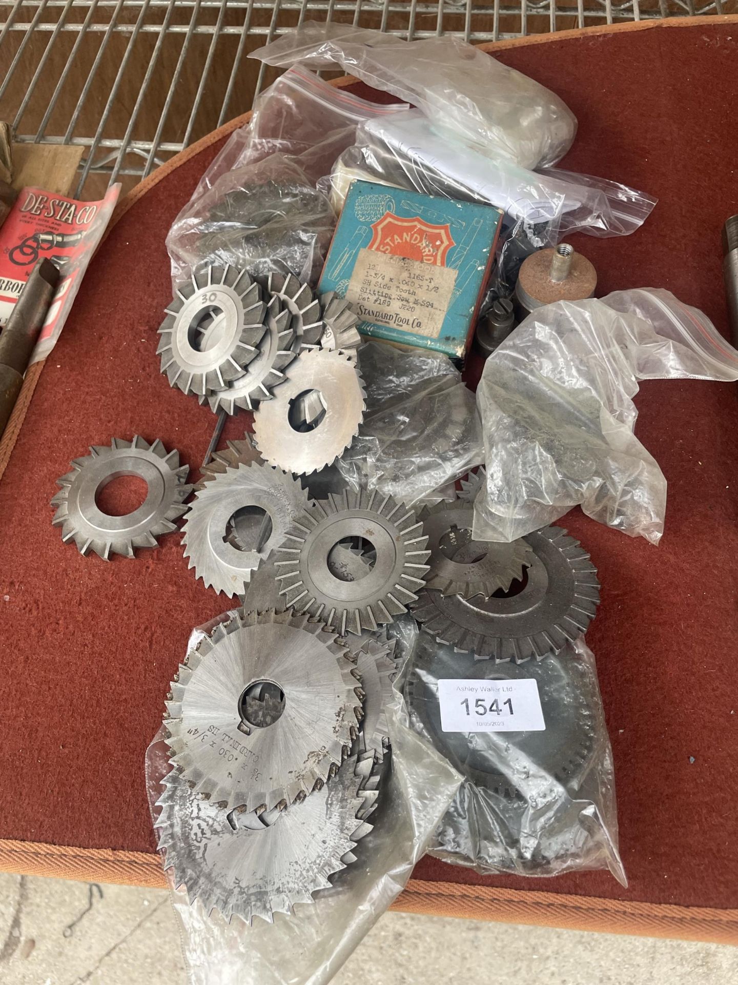 A LARGE ASSORTMENT OF MILLING SAW BLADES