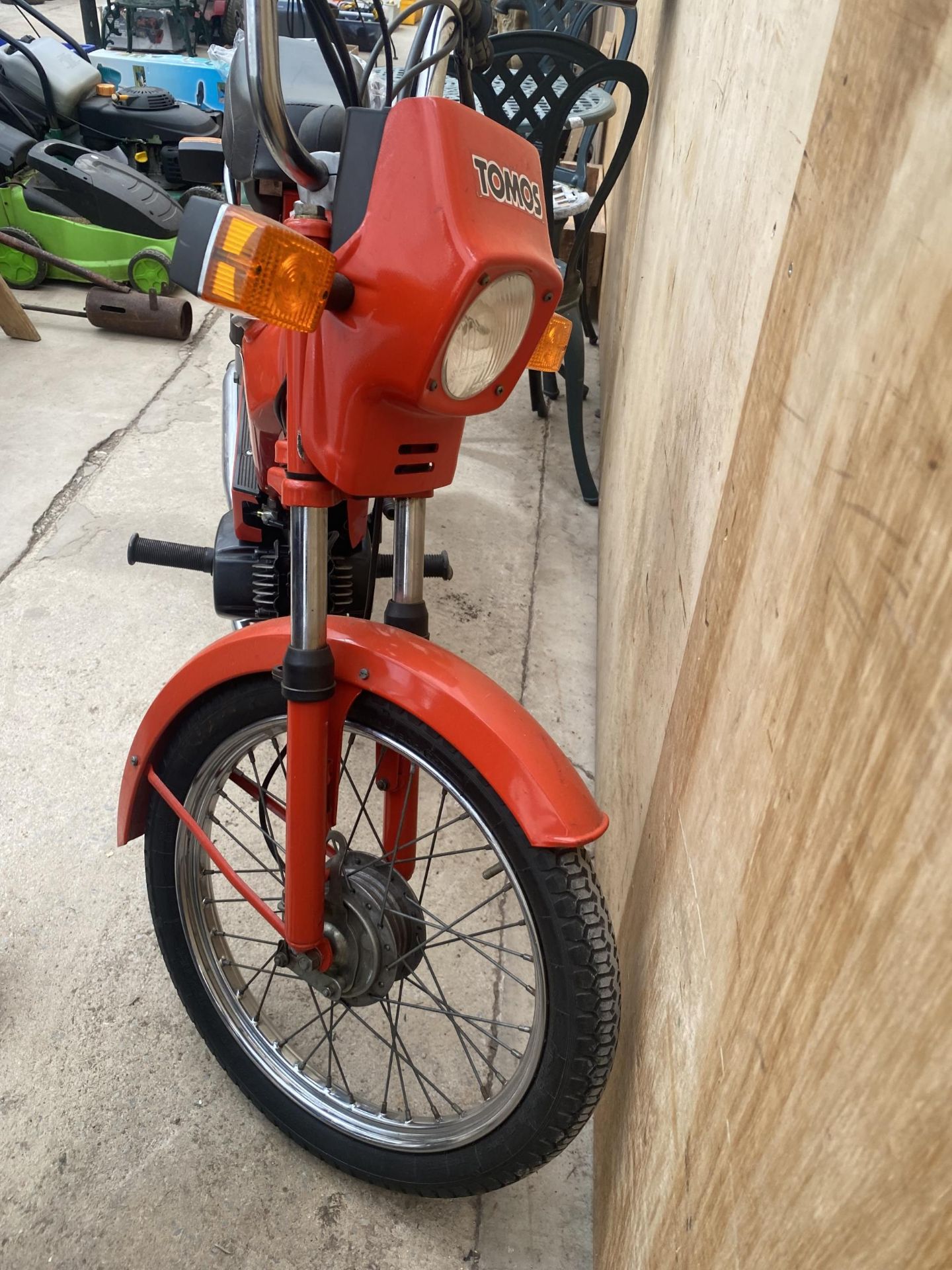 A VINTAGE RED TOMAS 49CC MOPED COMPLETE WITH V5 CERTIFICATE, REGISTRATION E660URJ, FIRST - Image 7 of 7