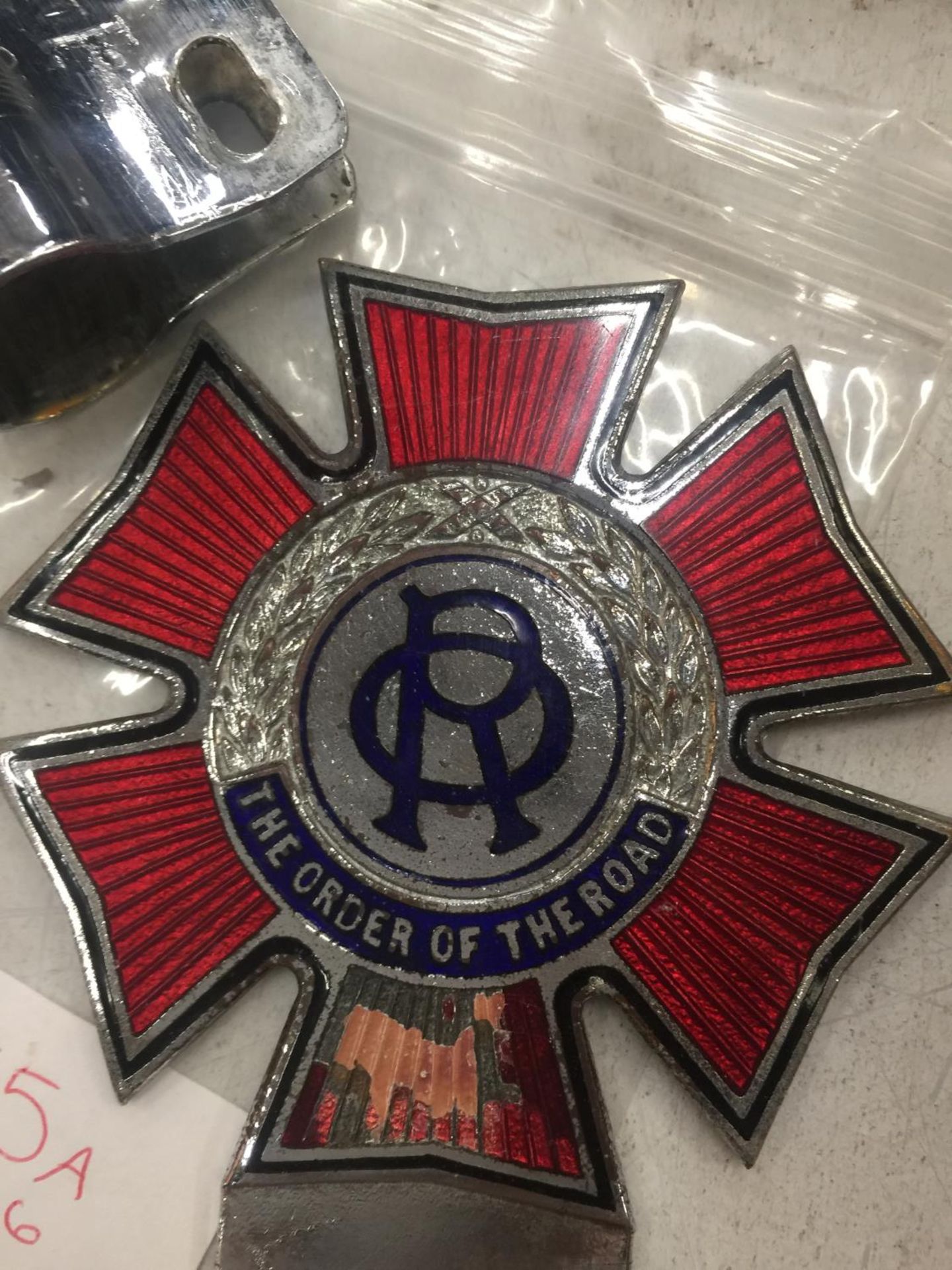 A VINTAGE ENAMEL ORDER OF THE ROAD BUMPER BADGE WITH CLIP - Image 2 of 2