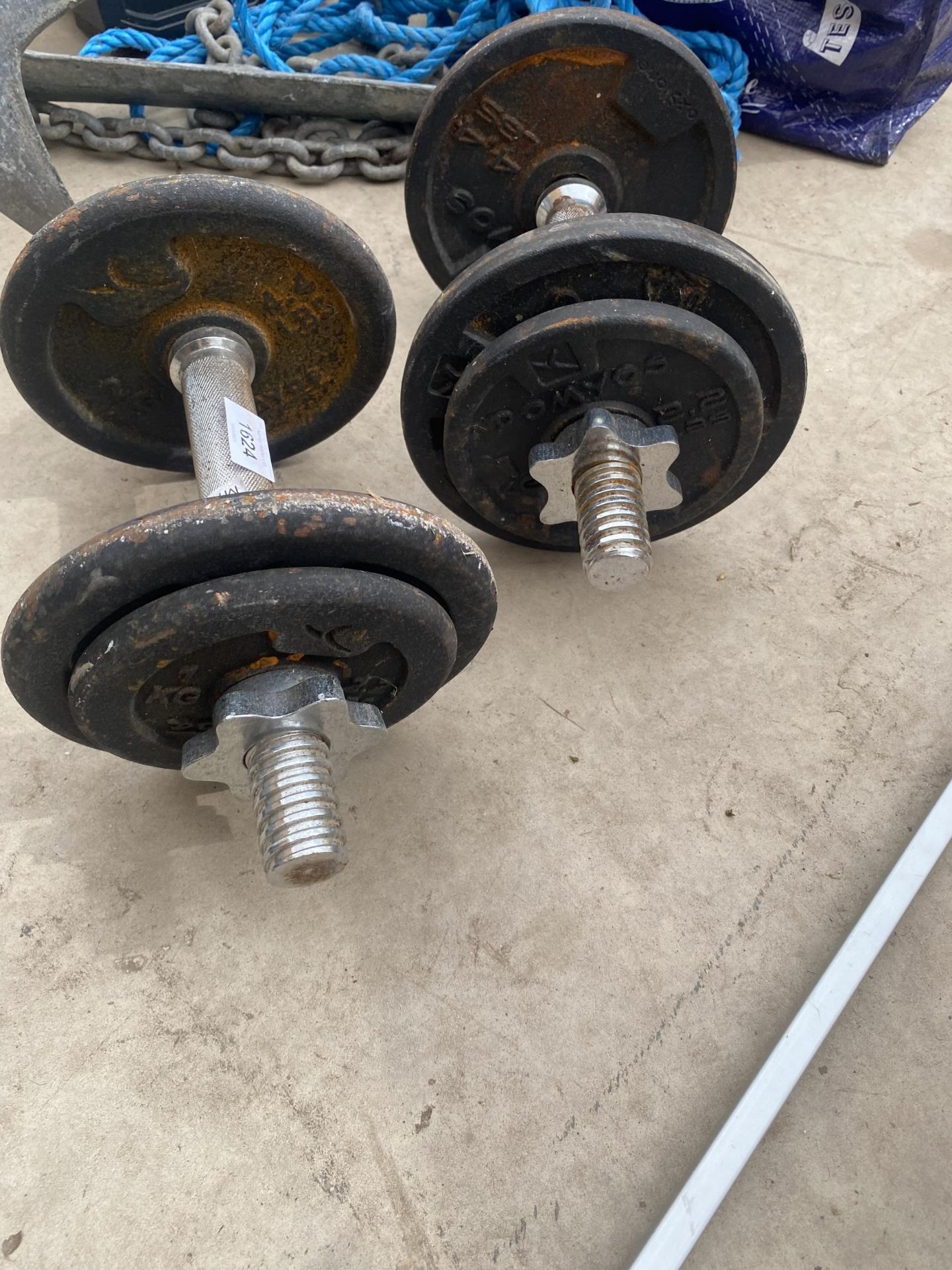 A PAIR OF METAL DUMB BELL WEIGHTS - Image 2 of 2