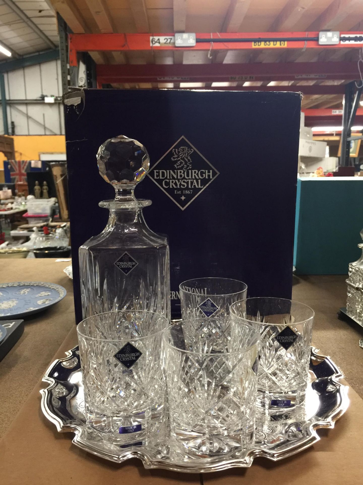 AN EDINBURGH CRYSTAL WHISKY DECANTER, FOUR WHISKY GLASSES AND A SILVER PLATED TRAY - BOXED