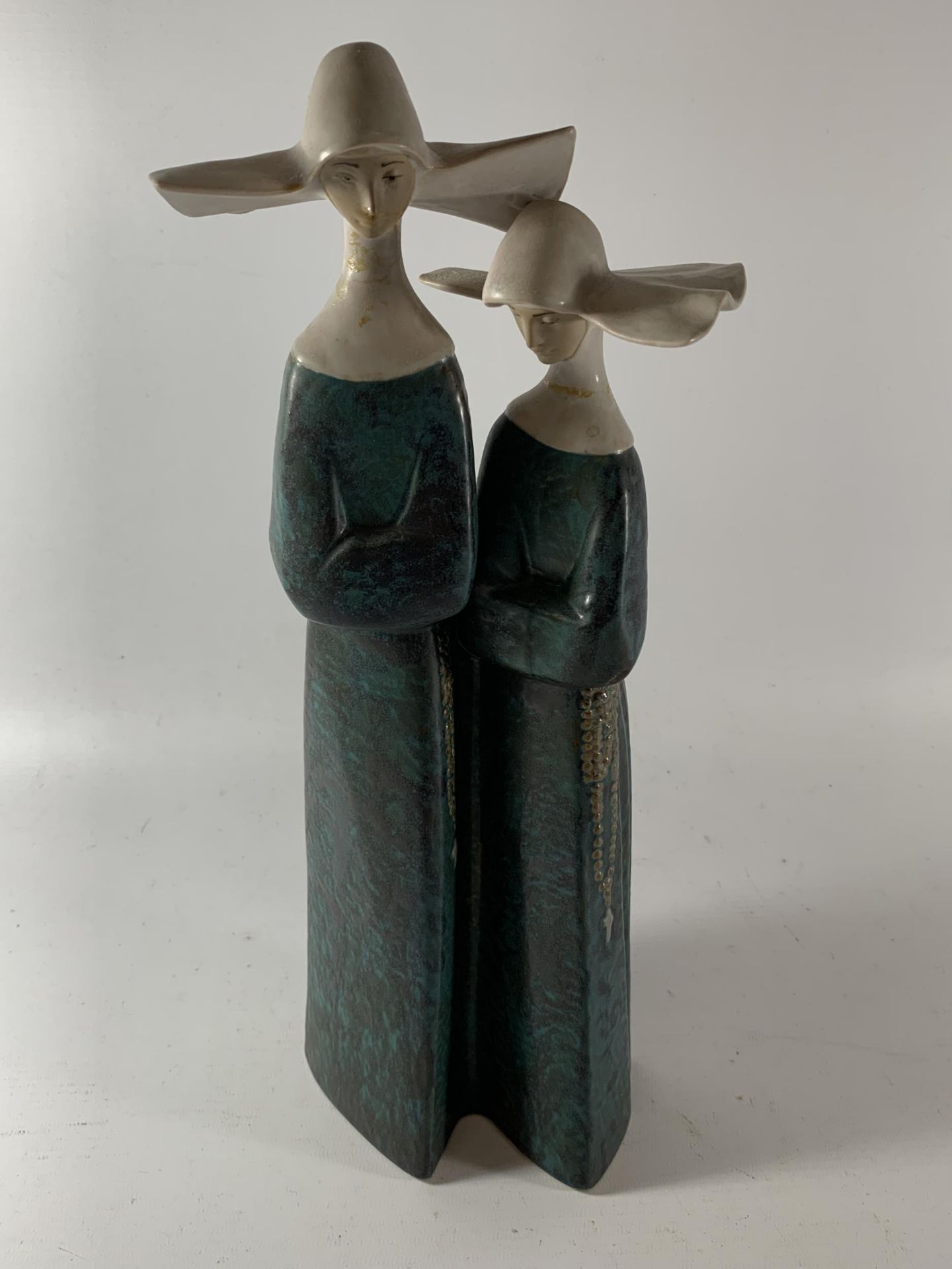 A LLADRO MATTE TWO NUNS FIGURE (A/F)