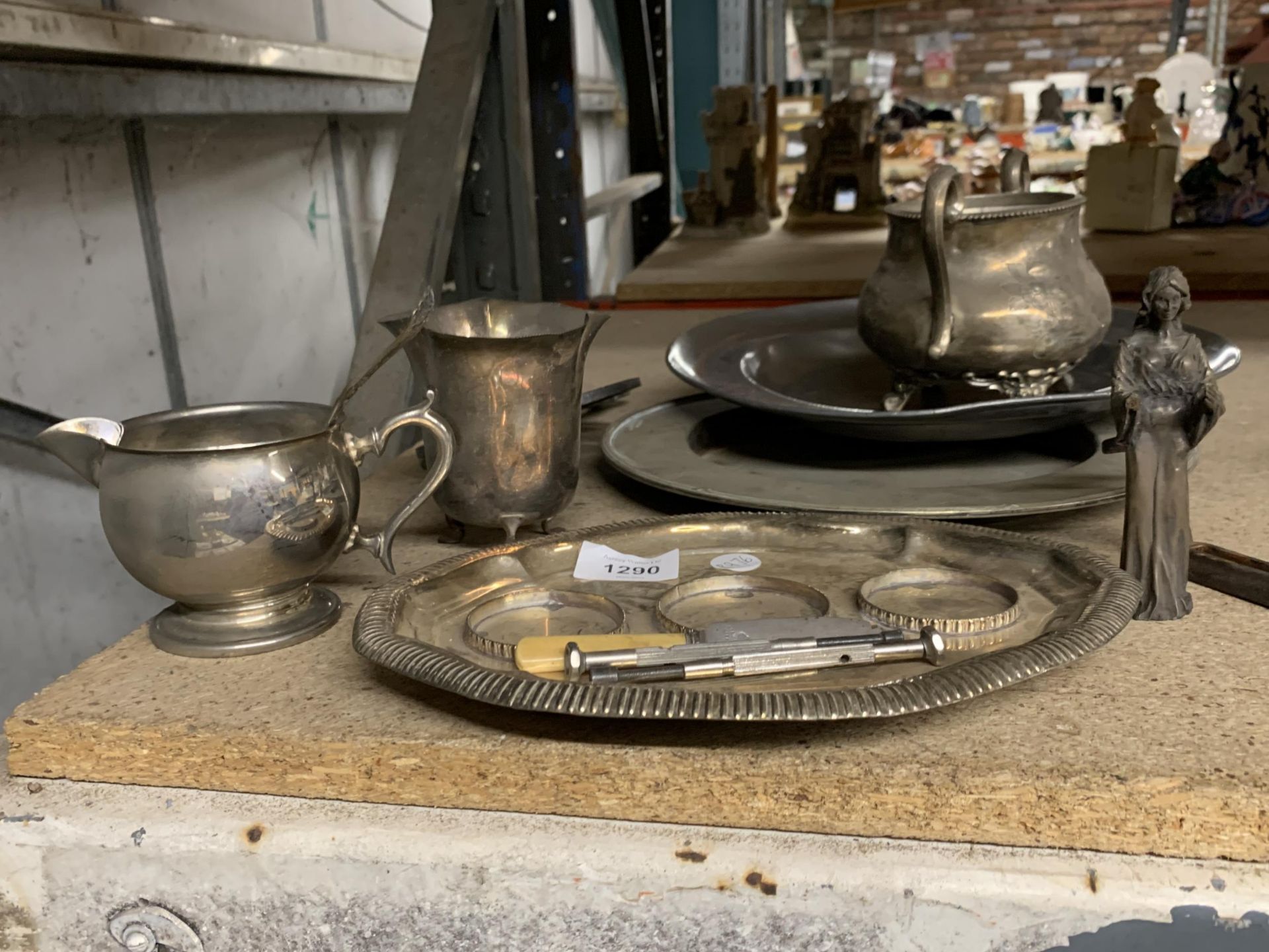 A QUANTITY OF SILVER PLATE AND PEWTER TO INCLUDE PLATES, BOWL, JUG, ETC - Image 2 of 3