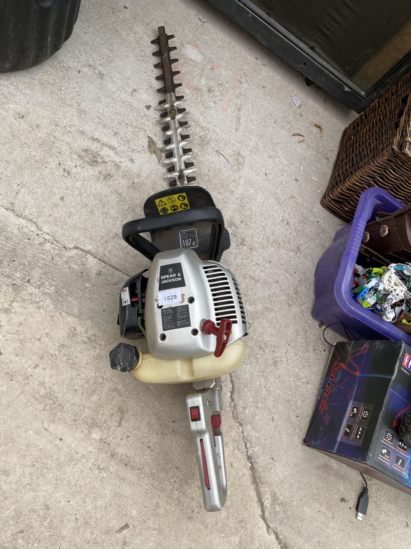 A SPEAR AND JACKSON PETROL HEDGE TRIMMER