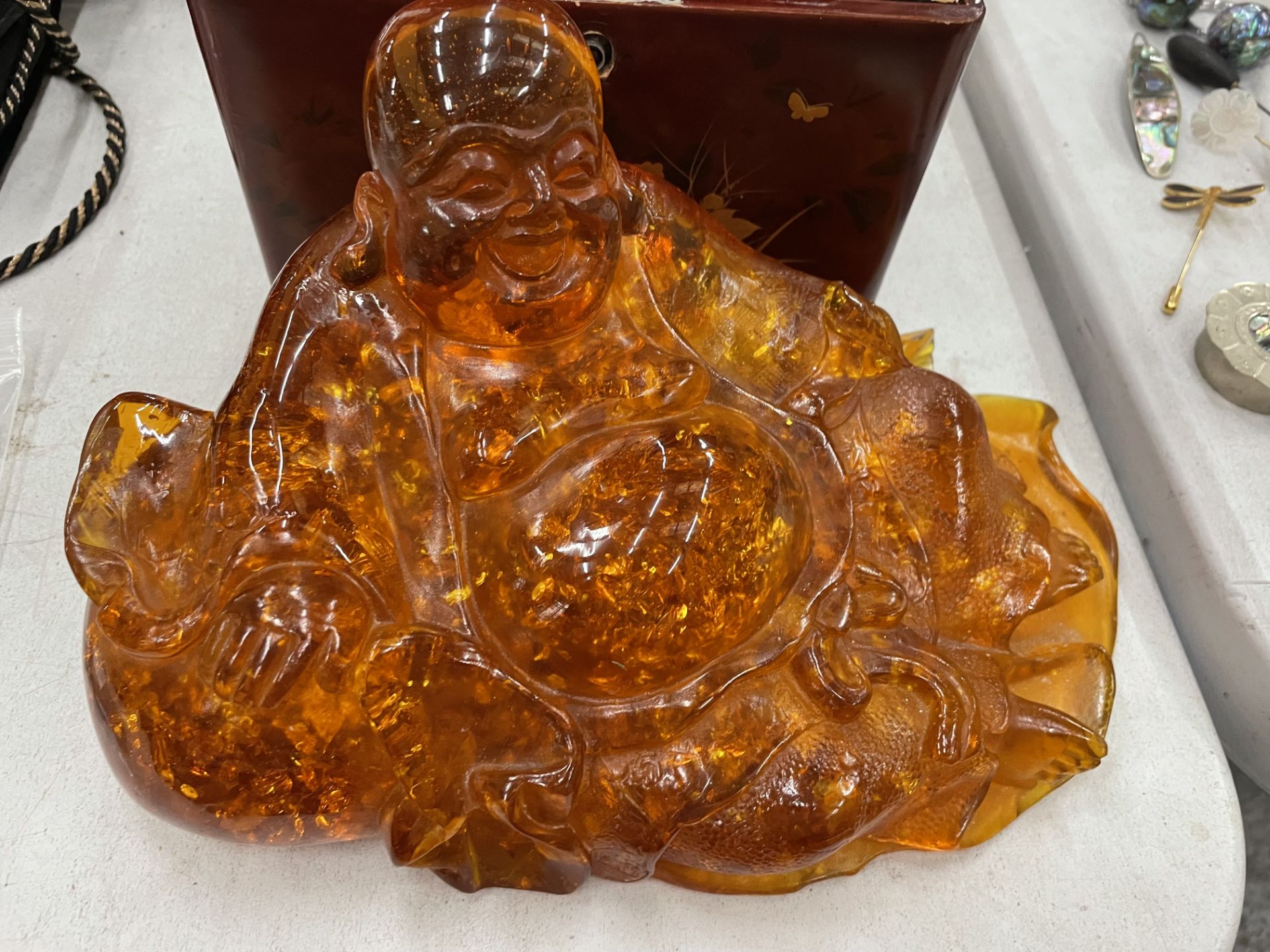 AN ORIENTAL AMBER EFFECT MODEL OF A BUDDHA