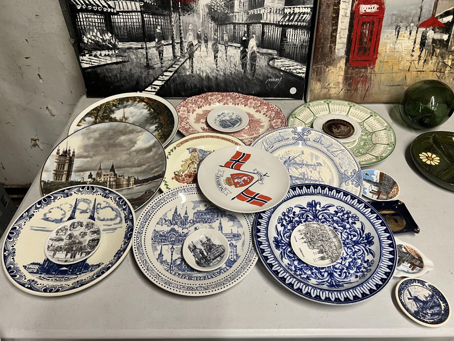 A LARGE QUANTITY OF TEN SMALL AND TEN LARGE VINTAGE PLATES