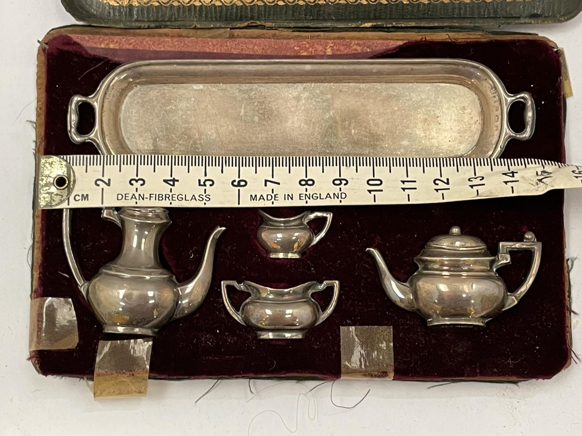 A MINIATURE 1920'S HALLMARKED SILVER TEA SET IN CASE (CASE A/F) - Image 3 of 4