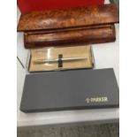 A BOXED PARKER FOUNTAIN PEN WITH A 14CT GOLD NIB, A BOXED PARKER BALLPOINT PEN AND A BURR WALNUT