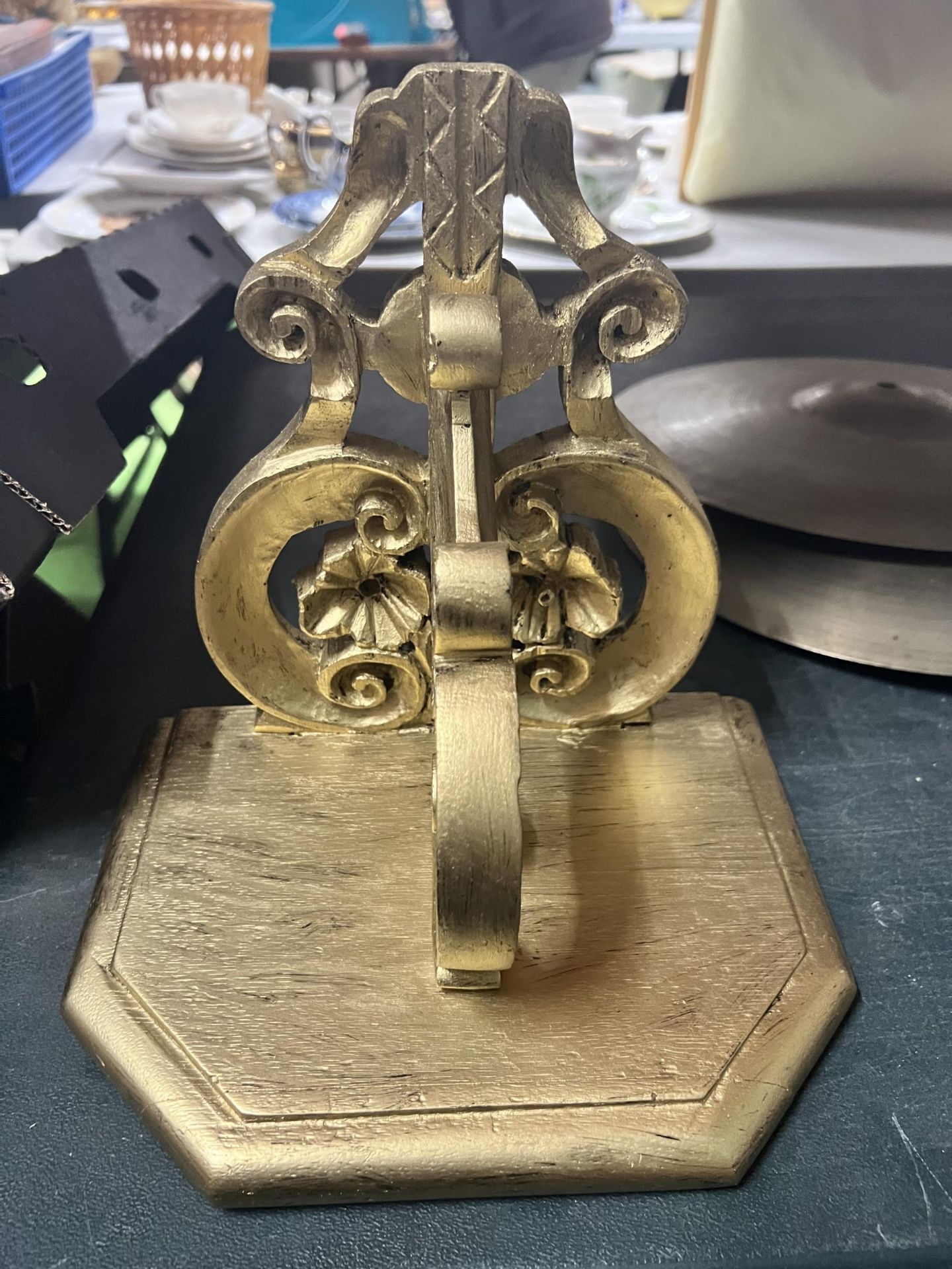 A GILDED LATE VICTORIAN WALL BRACKET