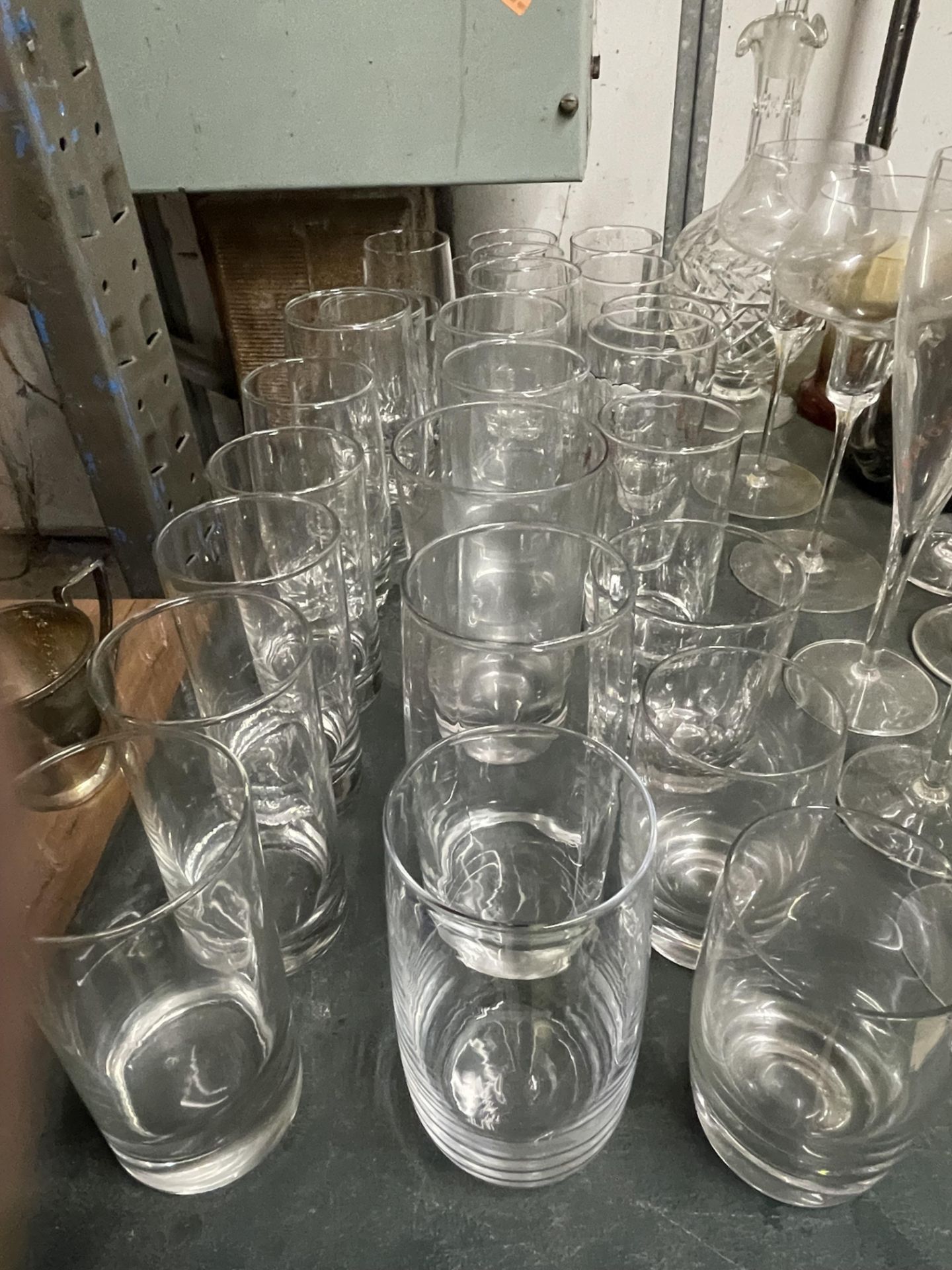 A QUANTITY OF GLASSES TO INCLUDE WINE, A DECANTER, CHAMPAGNE FLUTES, SHERRY, TUMBLERS, ETC - Image 2 of 4