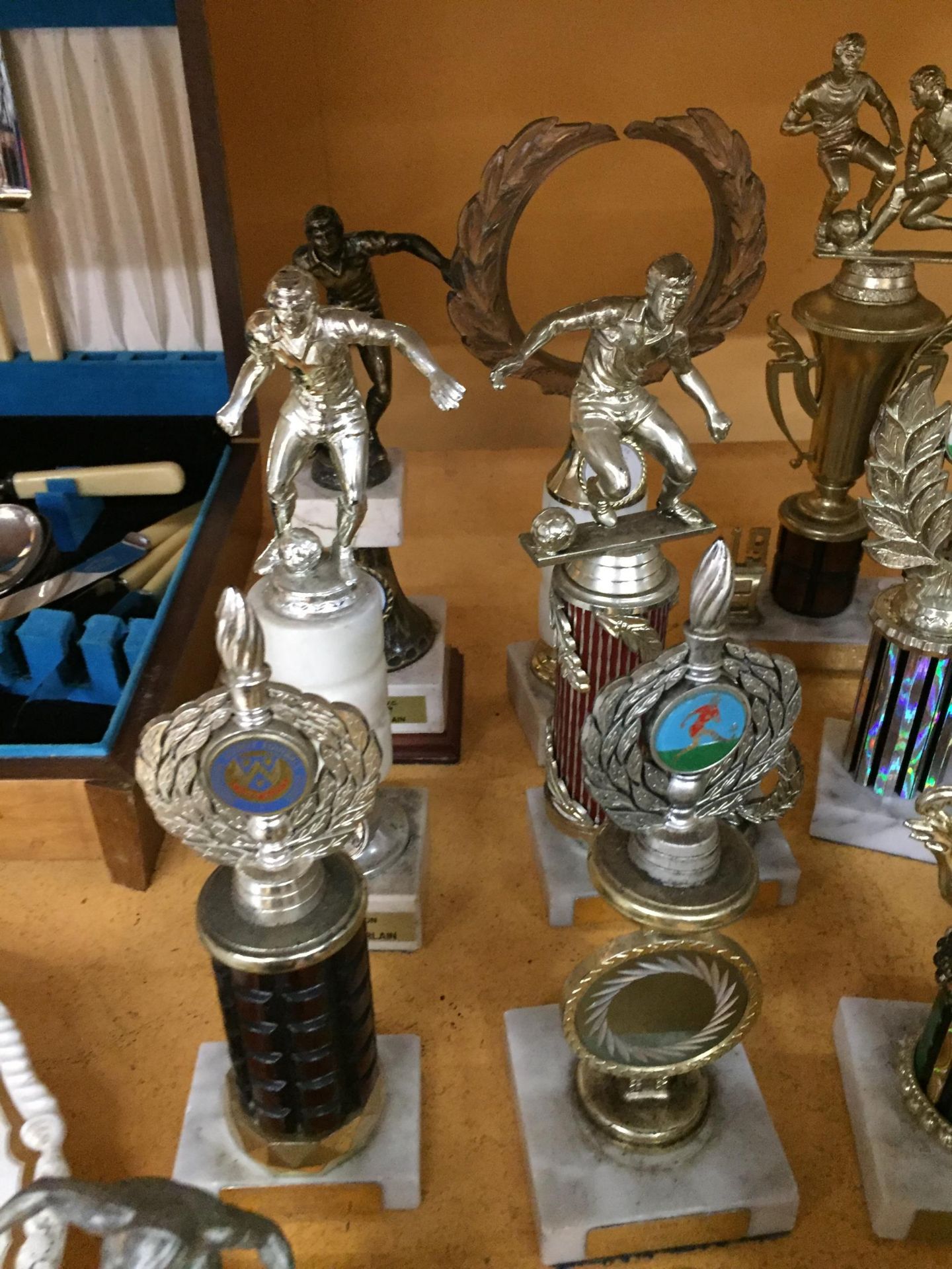 A COLLECTION OF SPORTING TROPHIES - Image 2 of 8