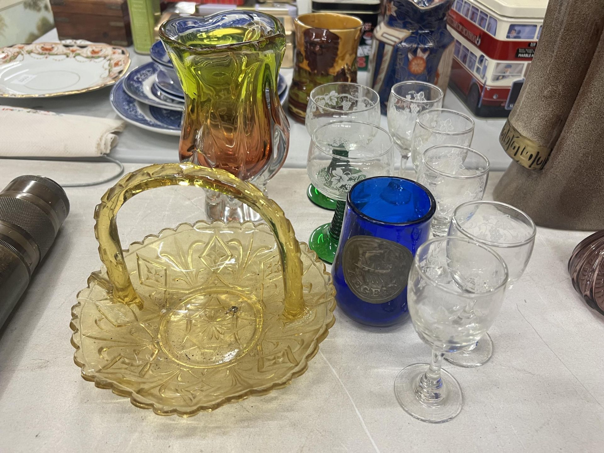 A QUANTITY OF GLASSWARE TO INCLUDE A MULTICOLOURED VASE, BASKET DISH, WINE AND SHERRY GLASSES