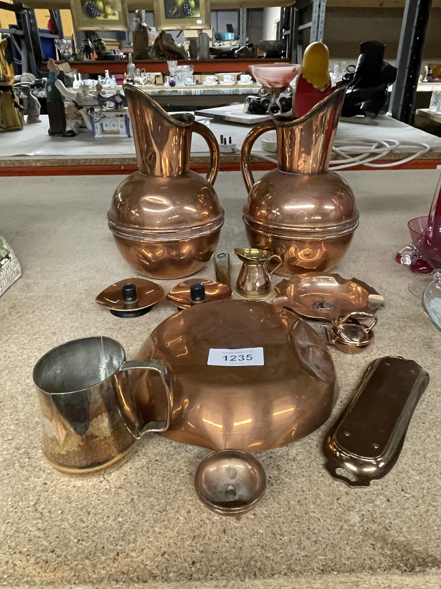 A COLLECTION OF VINTAGE COPPER ITEMS, JUGS ETC