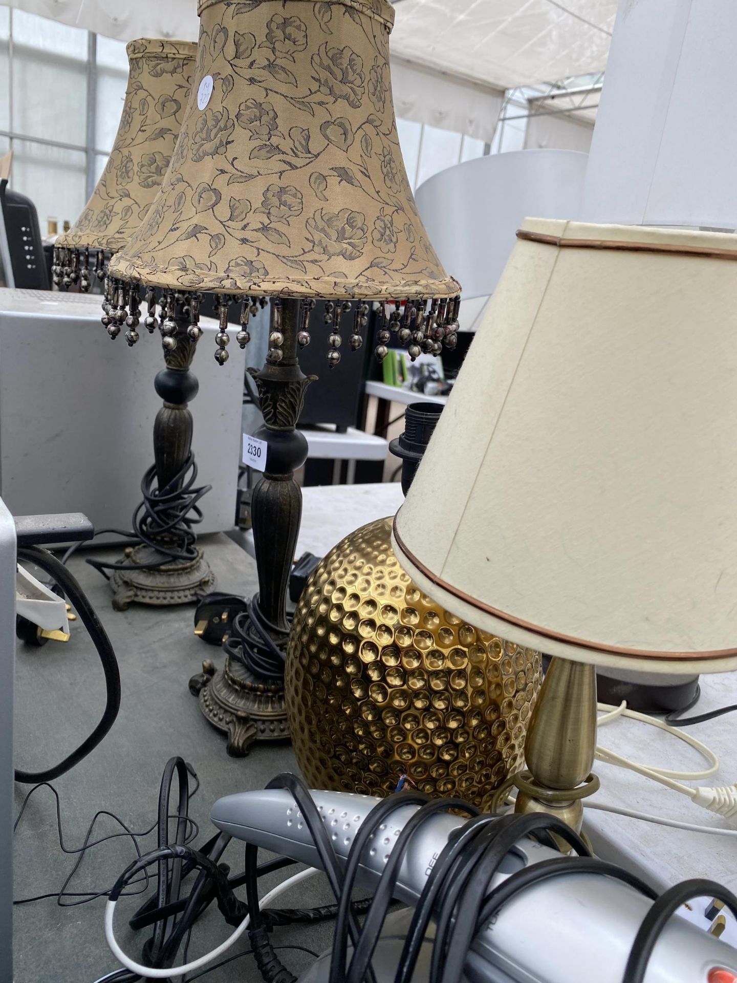 A PAIR OF TABLE LAMPS - Image 2 of 2