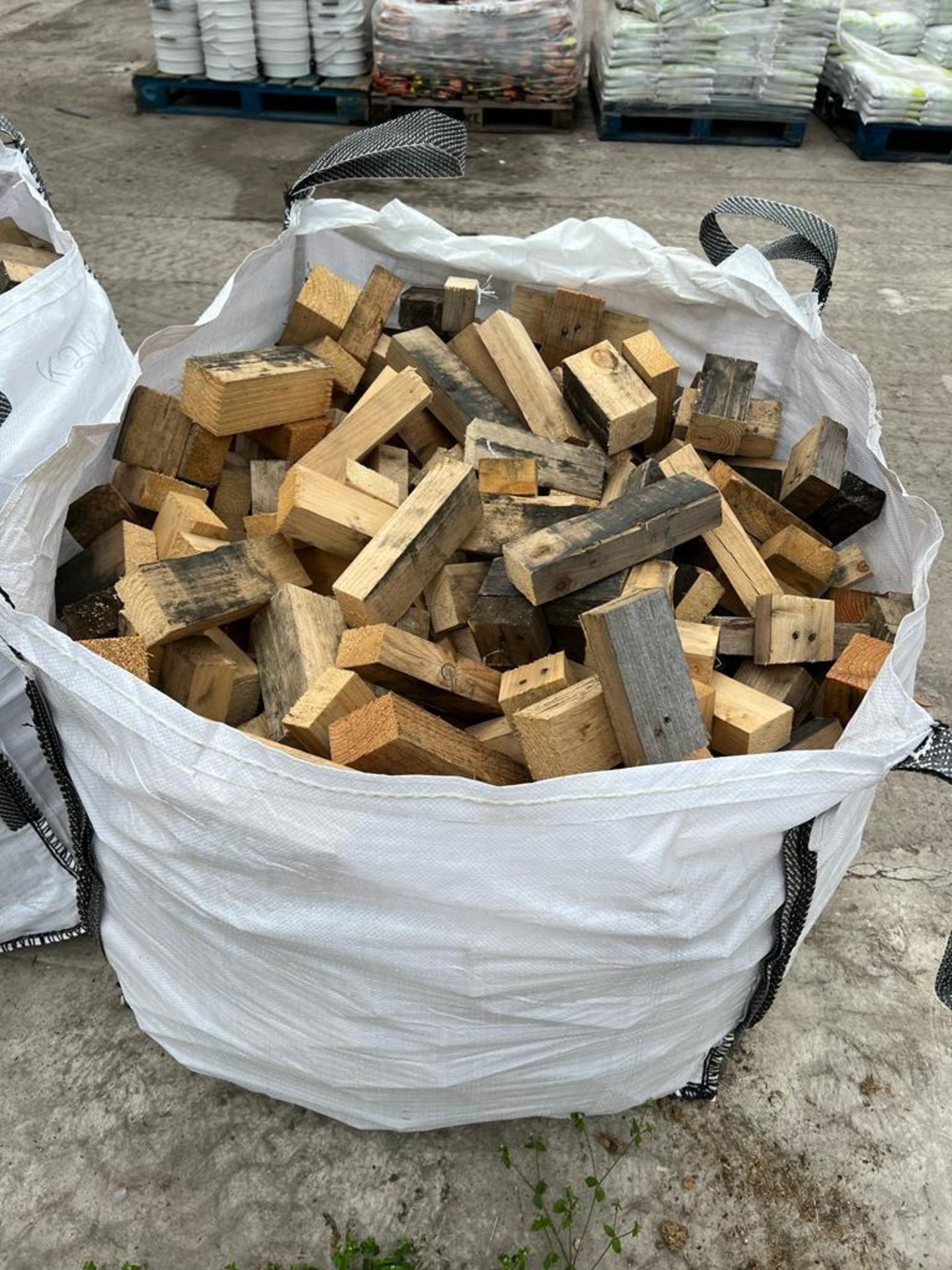 A TOTE OF OFF CUT TIMBER NO VAT