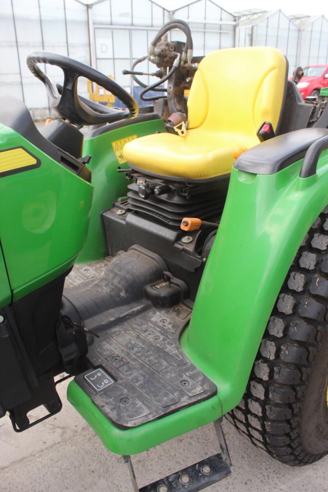 JOHN DEERE 3038E COMPACT TRACTOR 2021 617 HOURS APPROX ONE OWNER FROM NEW USER MANUAL FULL TER - Image 7 of 8