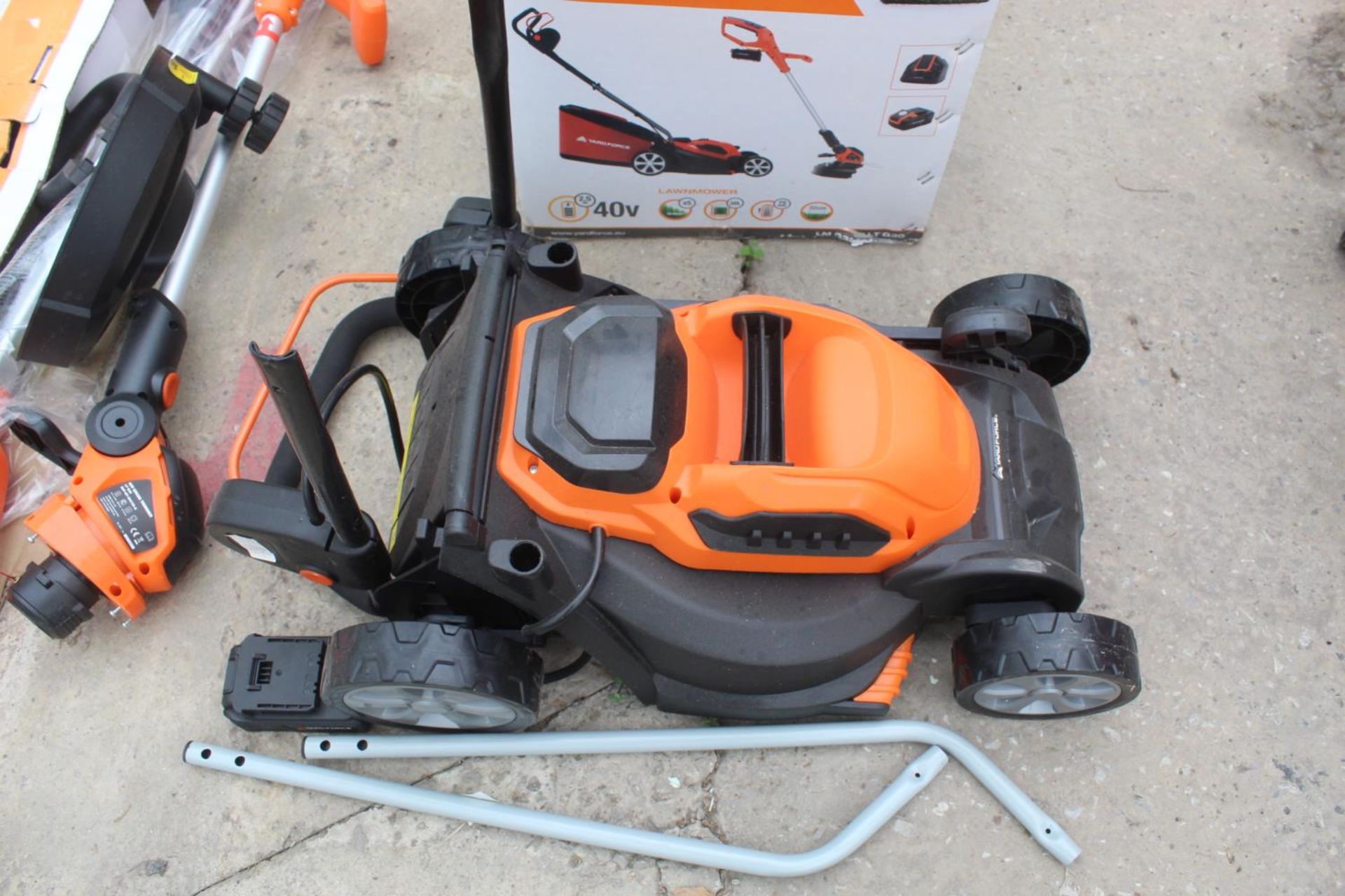AN AS NEW AND BOXED ELECTRIC CORDLESS WORKFORCE SET TO INCLUDE LAWNMOWER. STRIMMER, LONG REACH HEDGE - Image 2 of 5