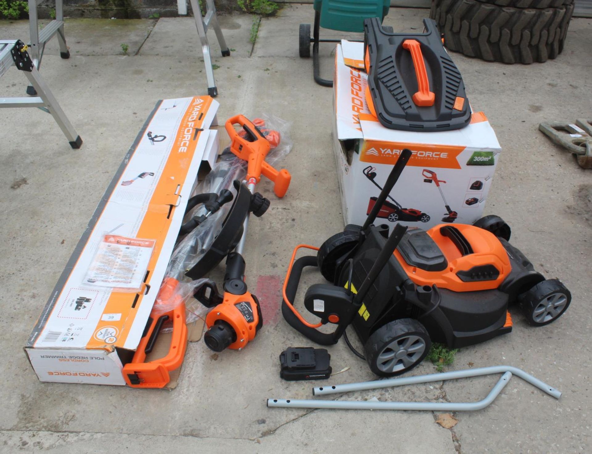 AN AS NEW AND BOXED ELECTRIC CORDLESS WORKFORCE SET TO INCLUDE LAWNMOWER. STRIMMER, LONG REACH HEDGE