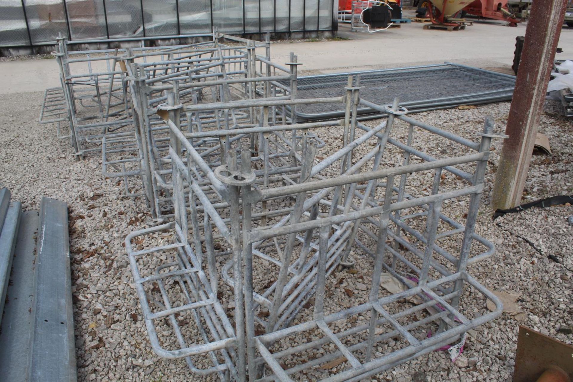 5 CALF HURDLES 6' LONG EACH WITH 8 BUCKET HOLDERS NO VAT - Image 3 of 4