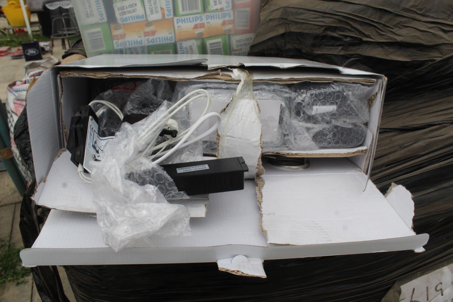 A PALLET OF SMALL CEILING SPOT LIGHTS ETC NO VAT - Image 2 of 2