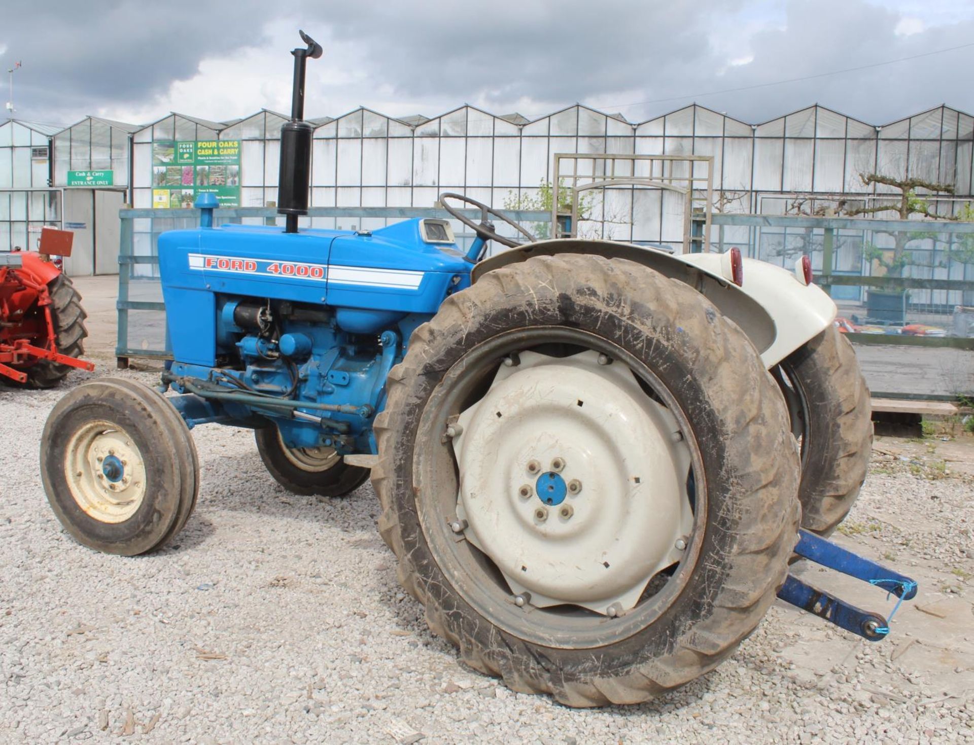 A FORD 4000 TRACTOR RECENT OVERHAUL TO INCLUDE FULL ENGINE REBUILD, NEW CLUTCH, NEW STARTER, DONE 56 - Image 2 of 7