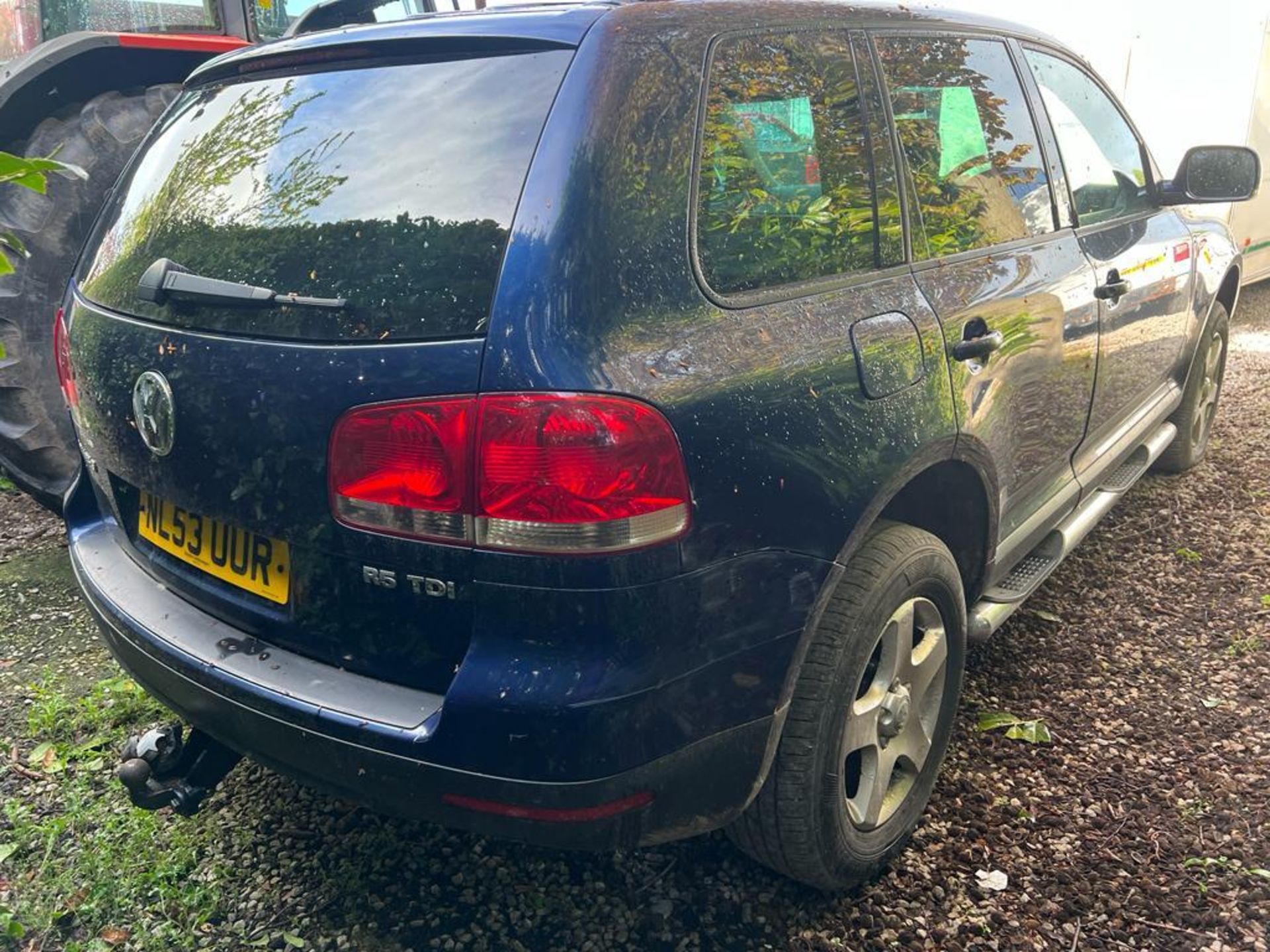 A VW TOUAREG NL53UUR MANUAL FIRST REG 2003 MOT 26/03/24 APPROX 168825 MILES TO BE SOLD WITHOUT LOG - Image 2 of 3