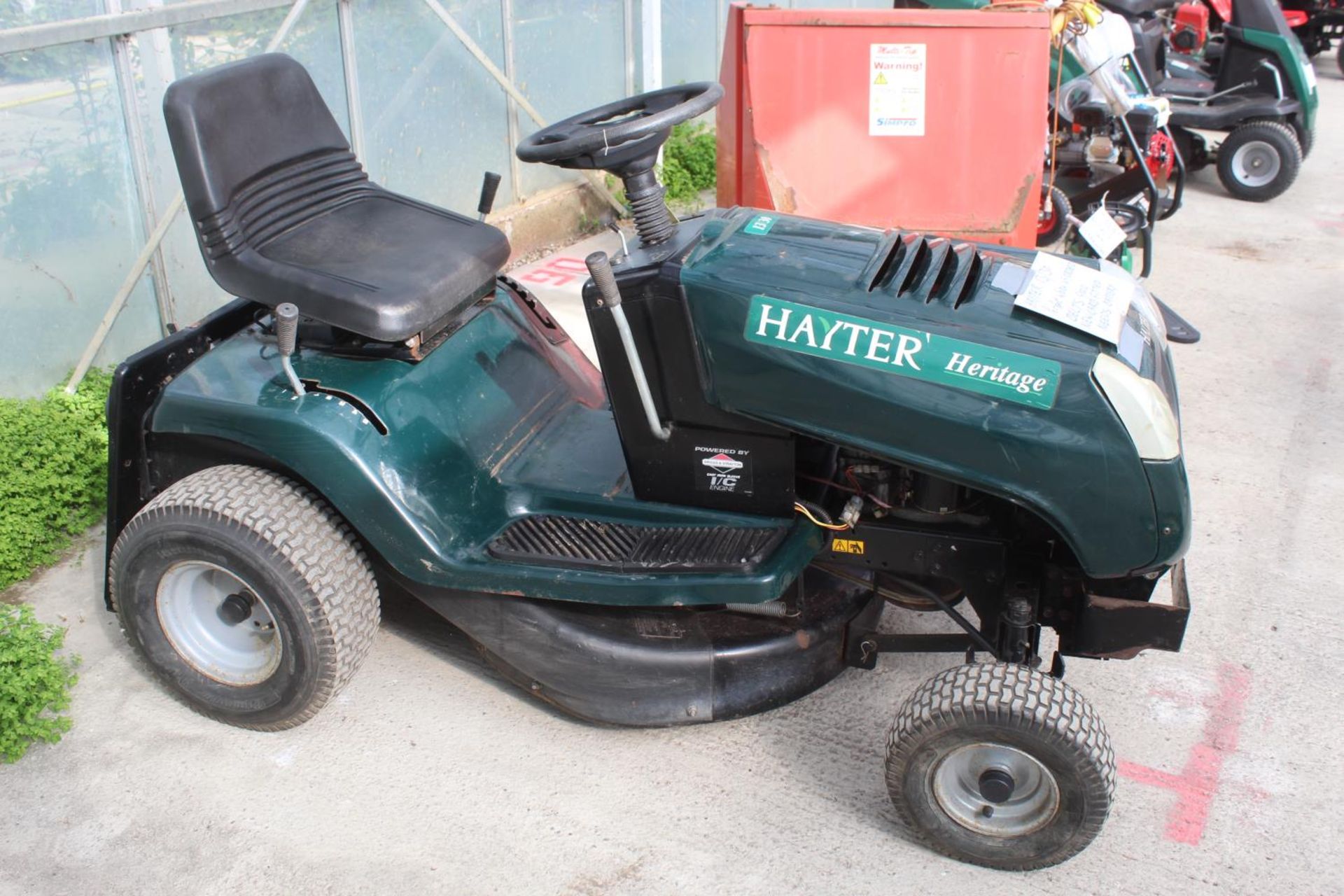 HAYTER HERITAGE 13HP/30" RIDE ON LAWN MOWER (WORKING ORDER) NO VAT - Image 2 of 4