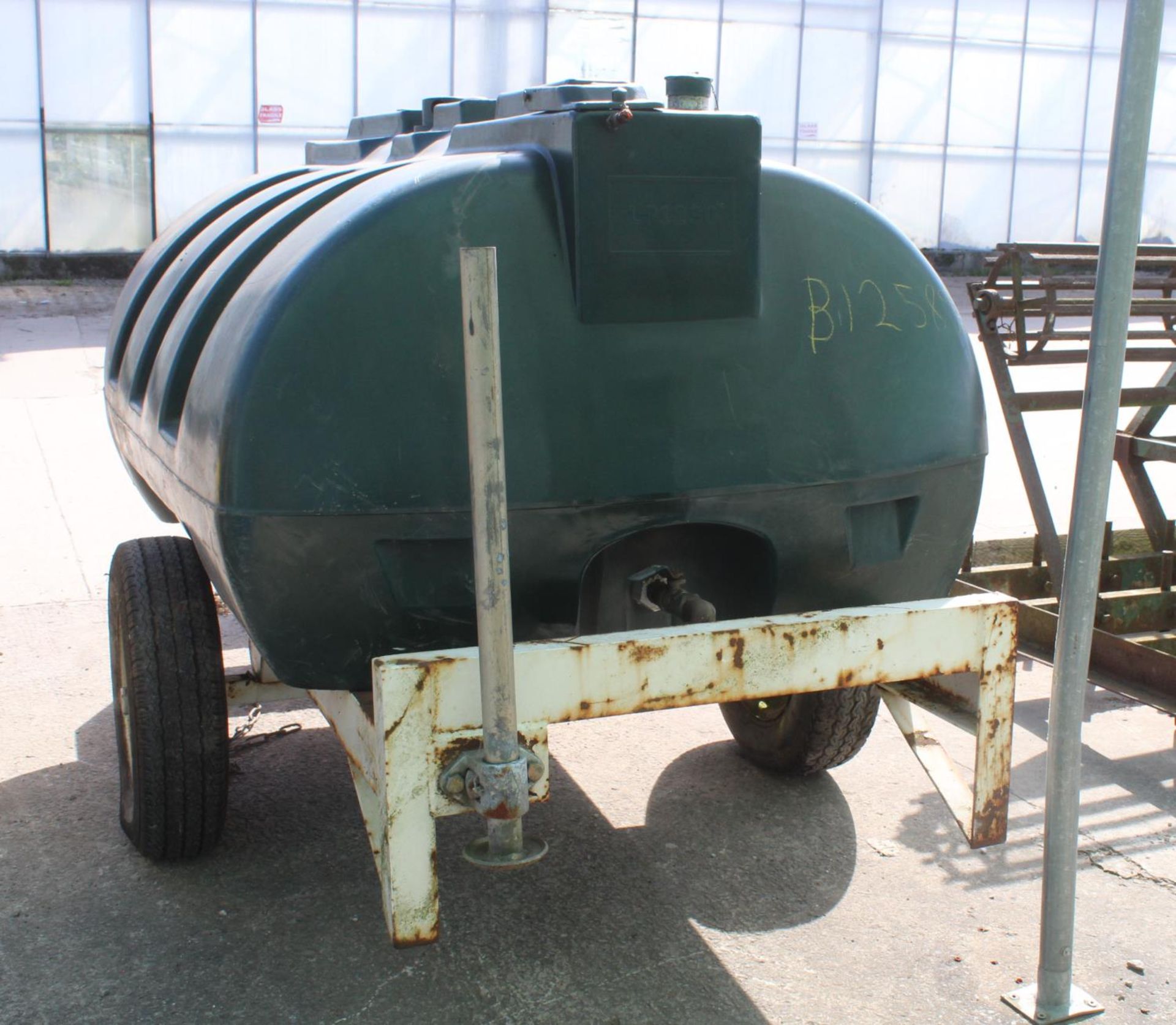 A LP1320 FUEL BOWSER WITH A PLASTIC TANK NO VAT - Image 3 of 3