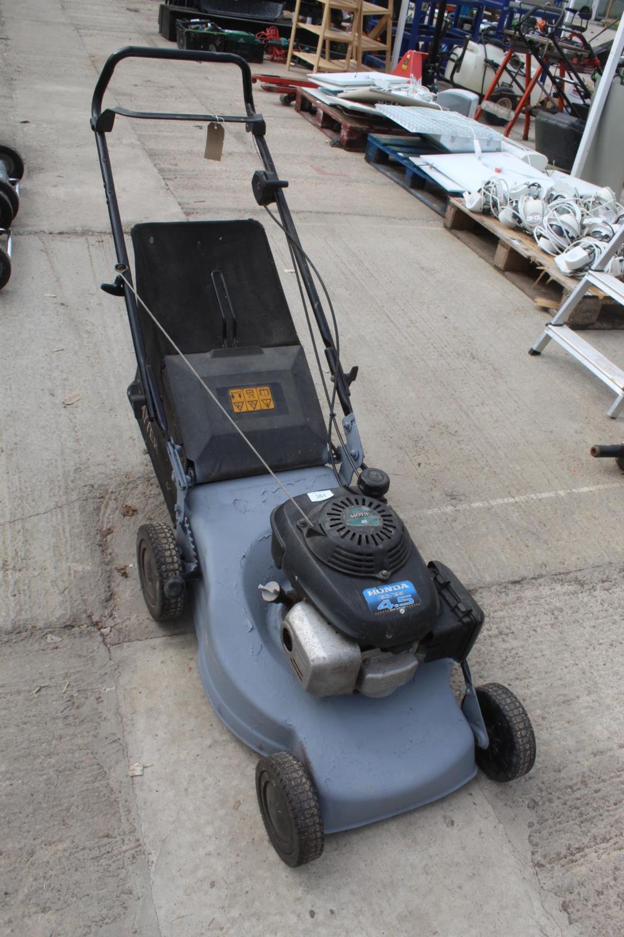 HONDA 4.5 LAWN MOWER WORKING - NO VAT