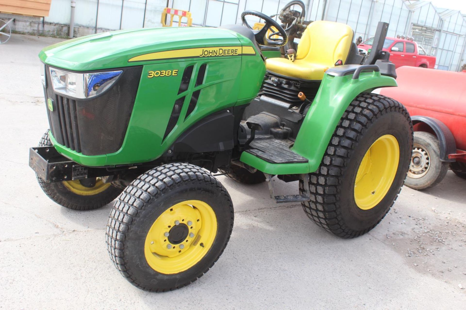 JOHN DEERE 3038E COMPACT TRACTOR 2021 617 HOURS APPROX ONE OWNER FROM NEW USER MANUAL FULL TER - Image 2 of 8