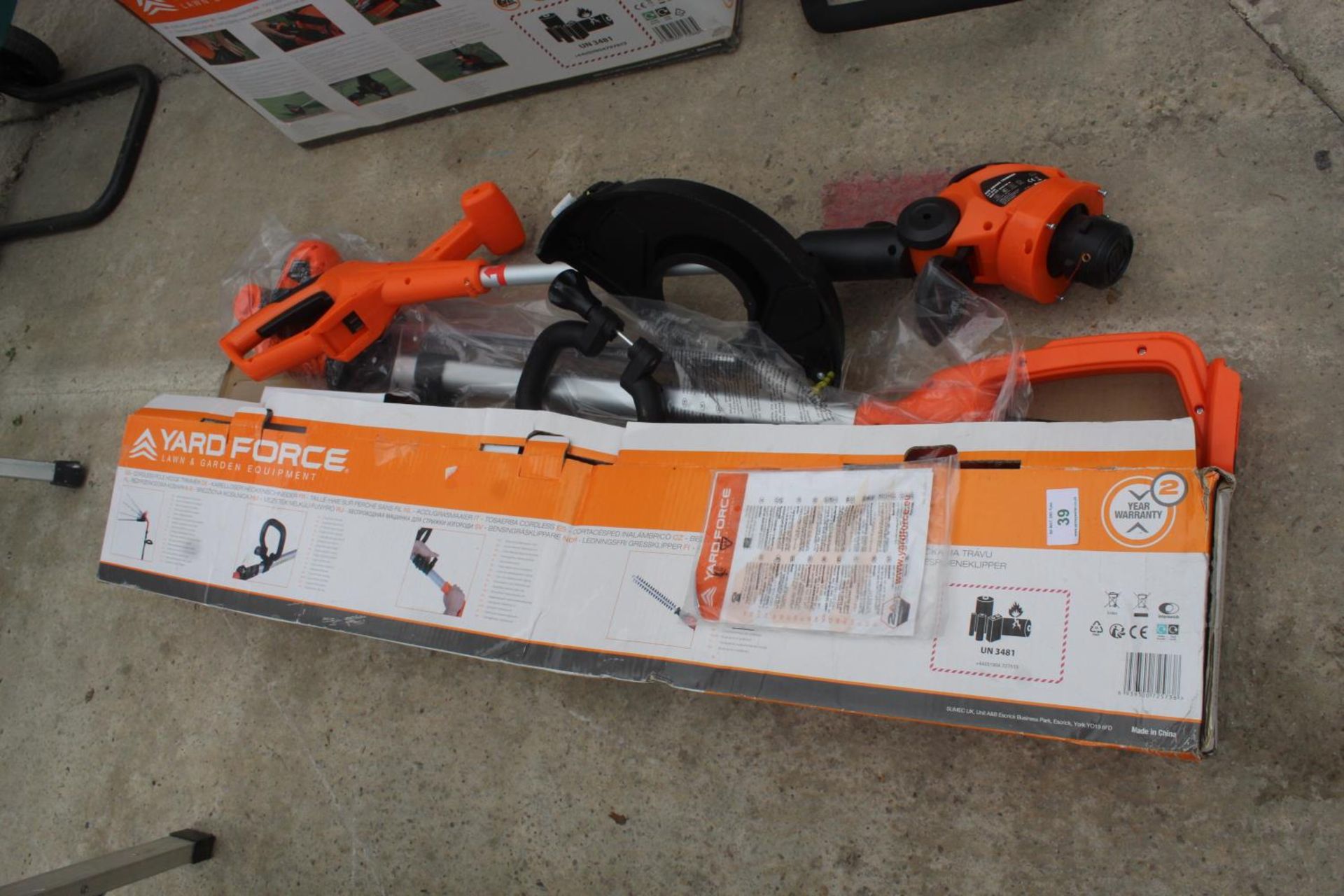 AN AS NEW AND BOXED ELECTRIC CORDLESS WORKFORCE SET TO INCLUDE LAWNMOWER. STRIMMER, LONG REACH HEDGE - Image 3 of 5