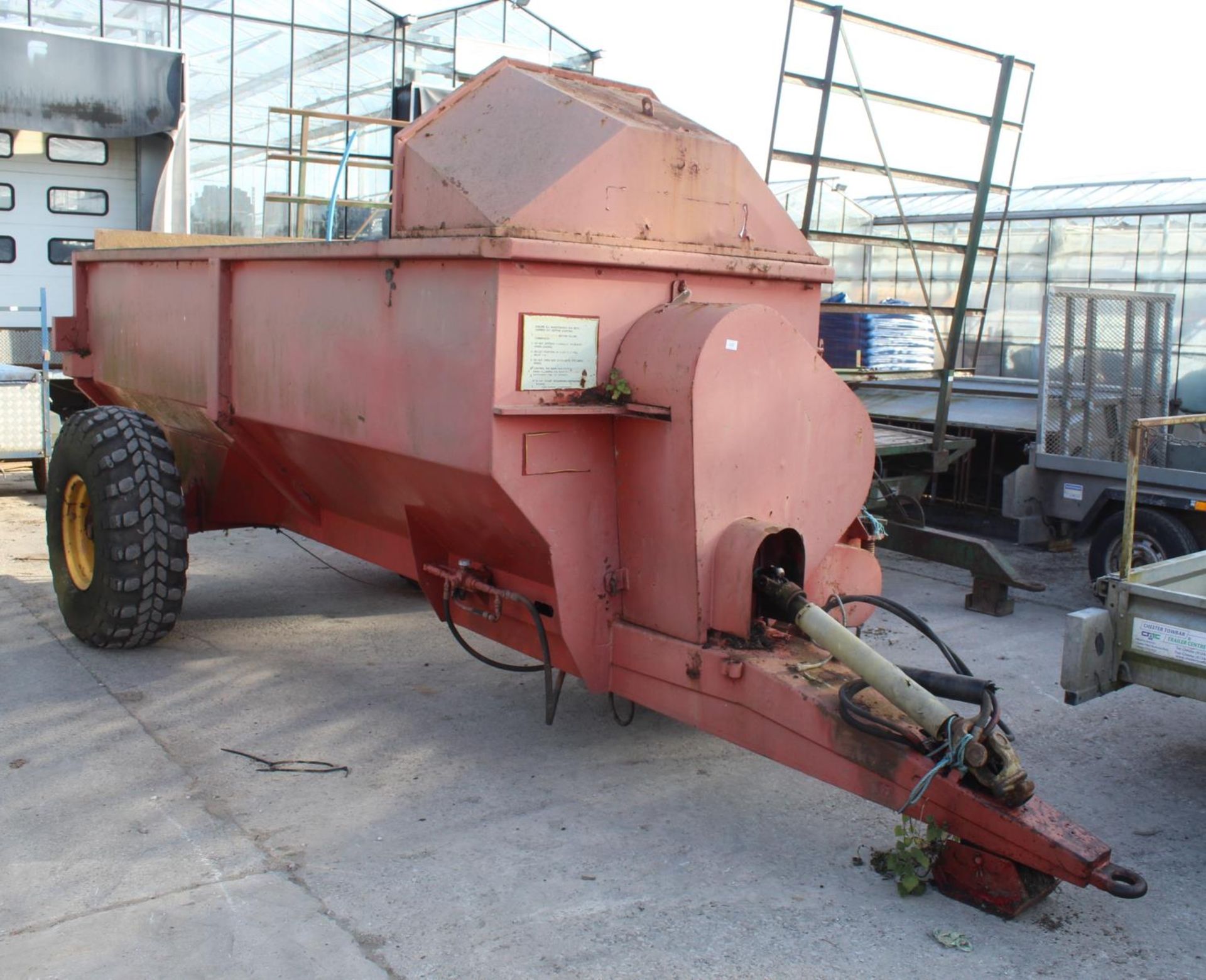 A SINGLE AXLE SIDE DISCHARGE MANURE SPREADER NO VAT