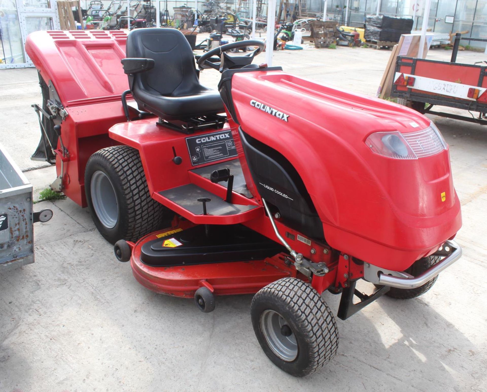 A COUNTAX K1850 RIDE ON MOWER ONE OWNER FROM NEW NO VAT - Image 2 of 4