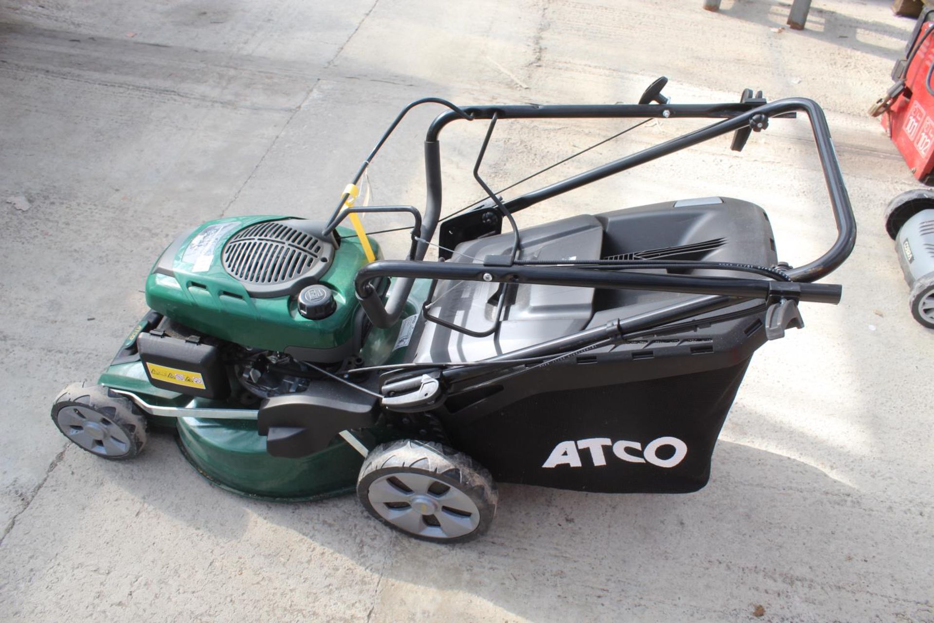 UNUSED ATCO QUATTRO 19SH MOWER - NEW SHOP SOILED - PLUS VAT